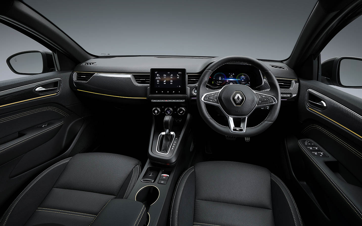 アルカナ E-TECH エンジニアードの内装