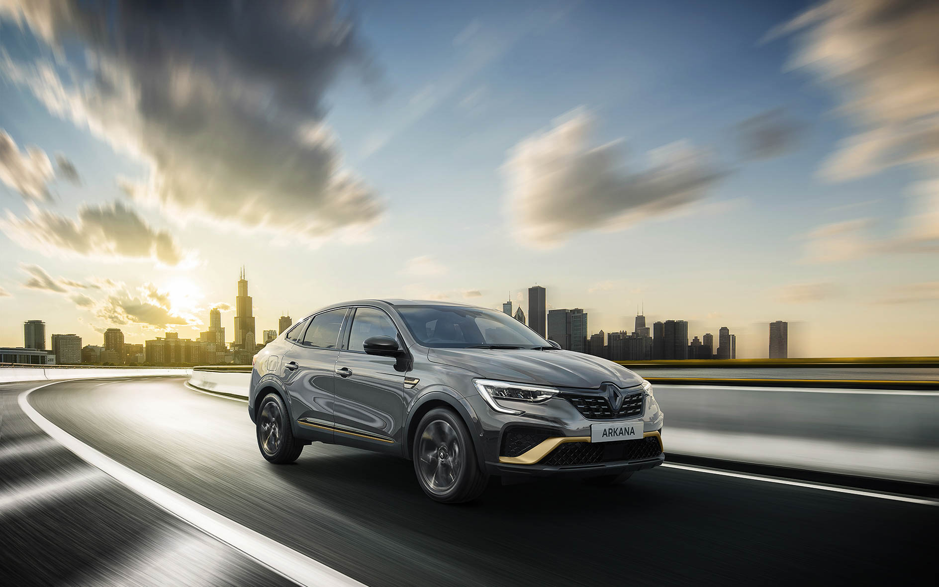 直列4気筒DOHC 1.6リッターエンジンは、最高出力69kW（94PS）/5600rpm、最大トルク148Nm（15.1kgfm）/3600rpmを発生。加えて、最高出力36kW（49PS）/1677-6000rpm、最大トルク205Nm（20.9kgfm）/200-1677rpmを発生するメインモーター（E-モーター）と、最高出力15kW（20PS）/2865-10000rpm、最大トルク50Nm（5.1kgfm）/200-2865rpmを発生するサブモーター（HGS）を搭載する