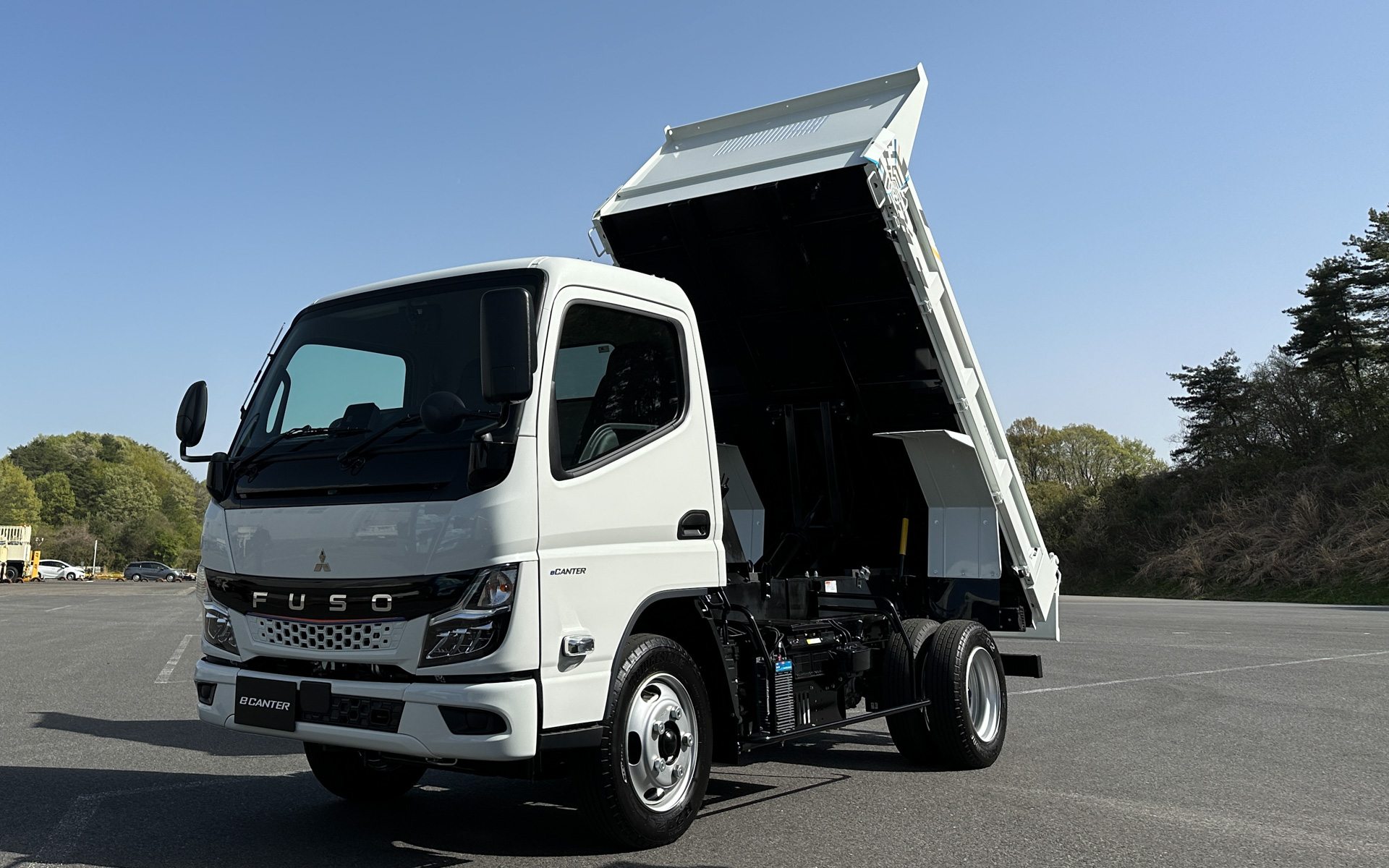 新型eキャンターのダンプ仕様