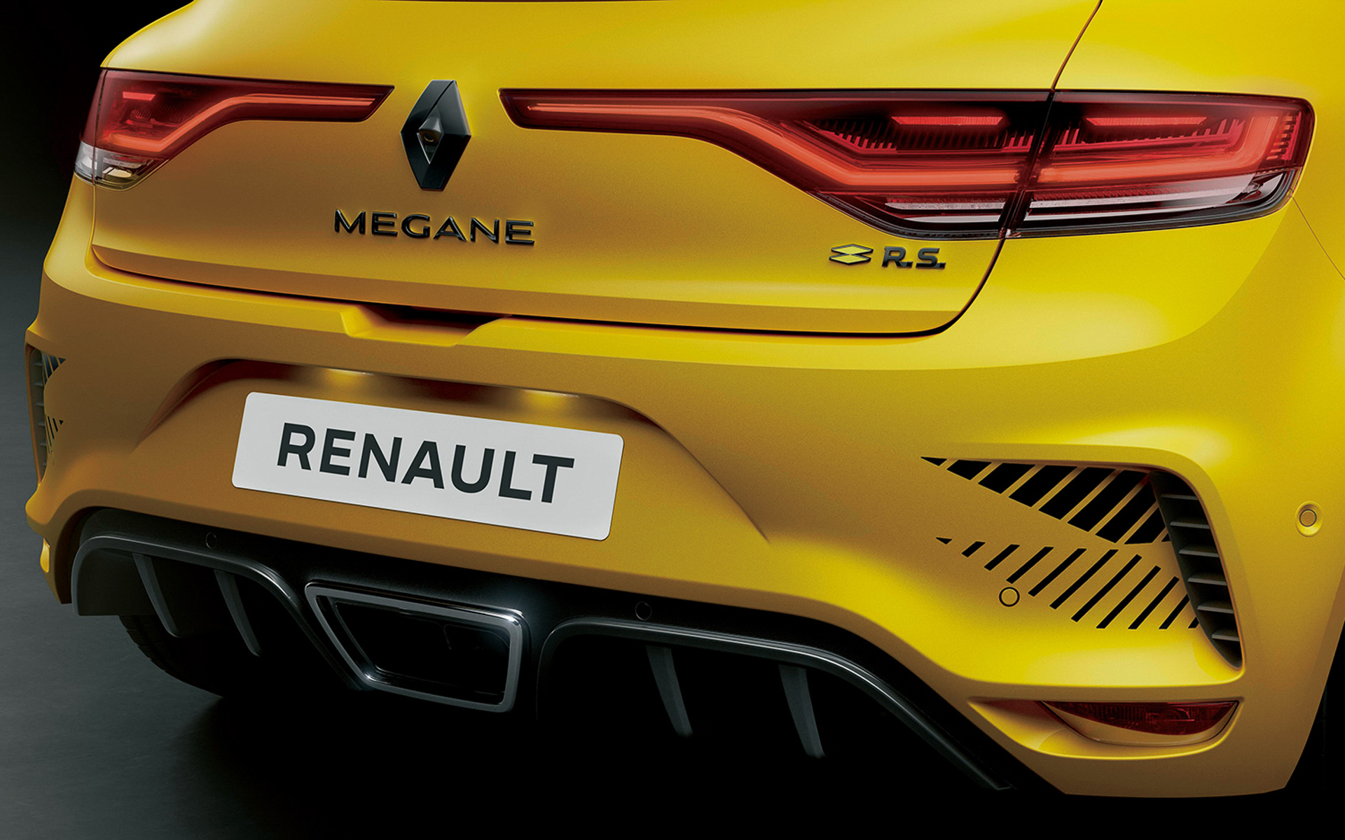 専用の「ULTIMEマットブラックデカール」があしらわれる