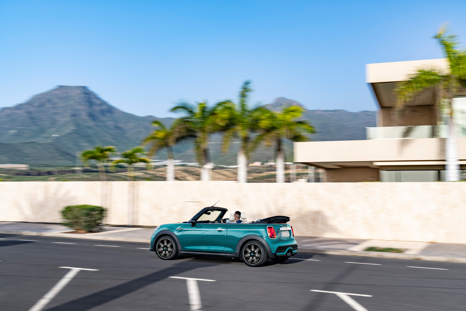 限定車「MINI コンバーチブル・シーサイド・エディション」