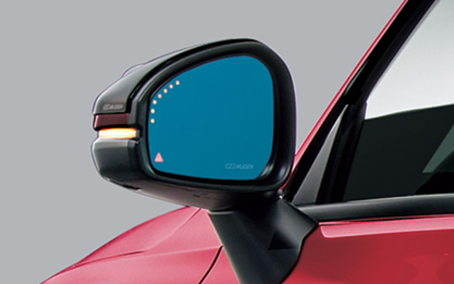 親水性広角ブルーミラーを採用し、防眩効果と雨天時の視界を確保できる「ハイドロフィリックLEDミラー」。ウインカー点灯時には鏡面に内蔵したLEDが連動して発光する。価格は3万9600円