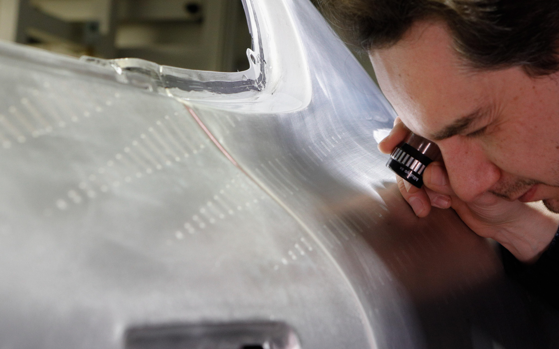 ボディにはレーザー加工で細かいエッチングパターンが刻まれている