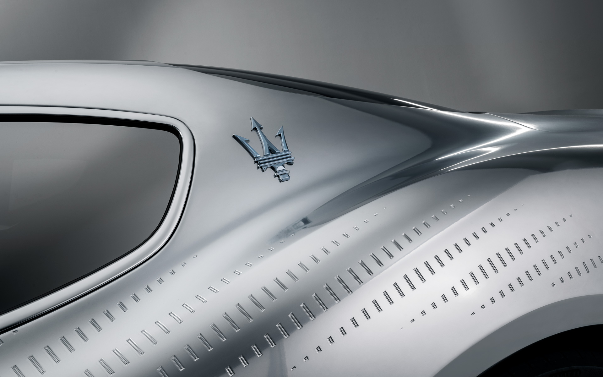 ボディにはレーザー加工で細かいエッチングパターンが刻まれている