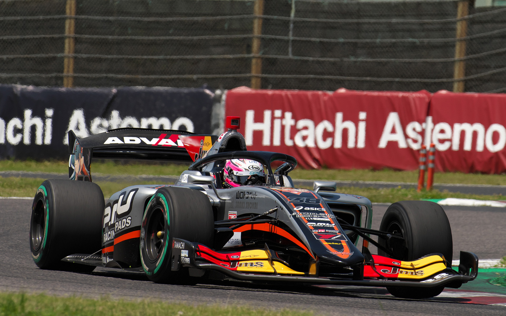 予選2位の坪井翔選手（38号車 P.MU/CERUMO・INGING SF23）