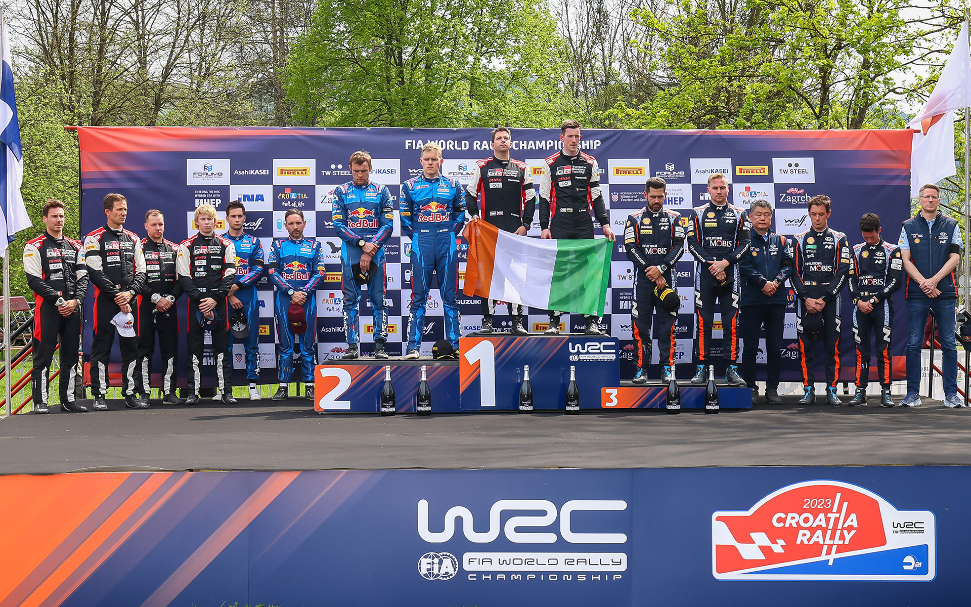 表彰式では、同大会前に事故死したクレイグ・ブリーン氏の祖国アイルランド国旗によって追悼の意を示した