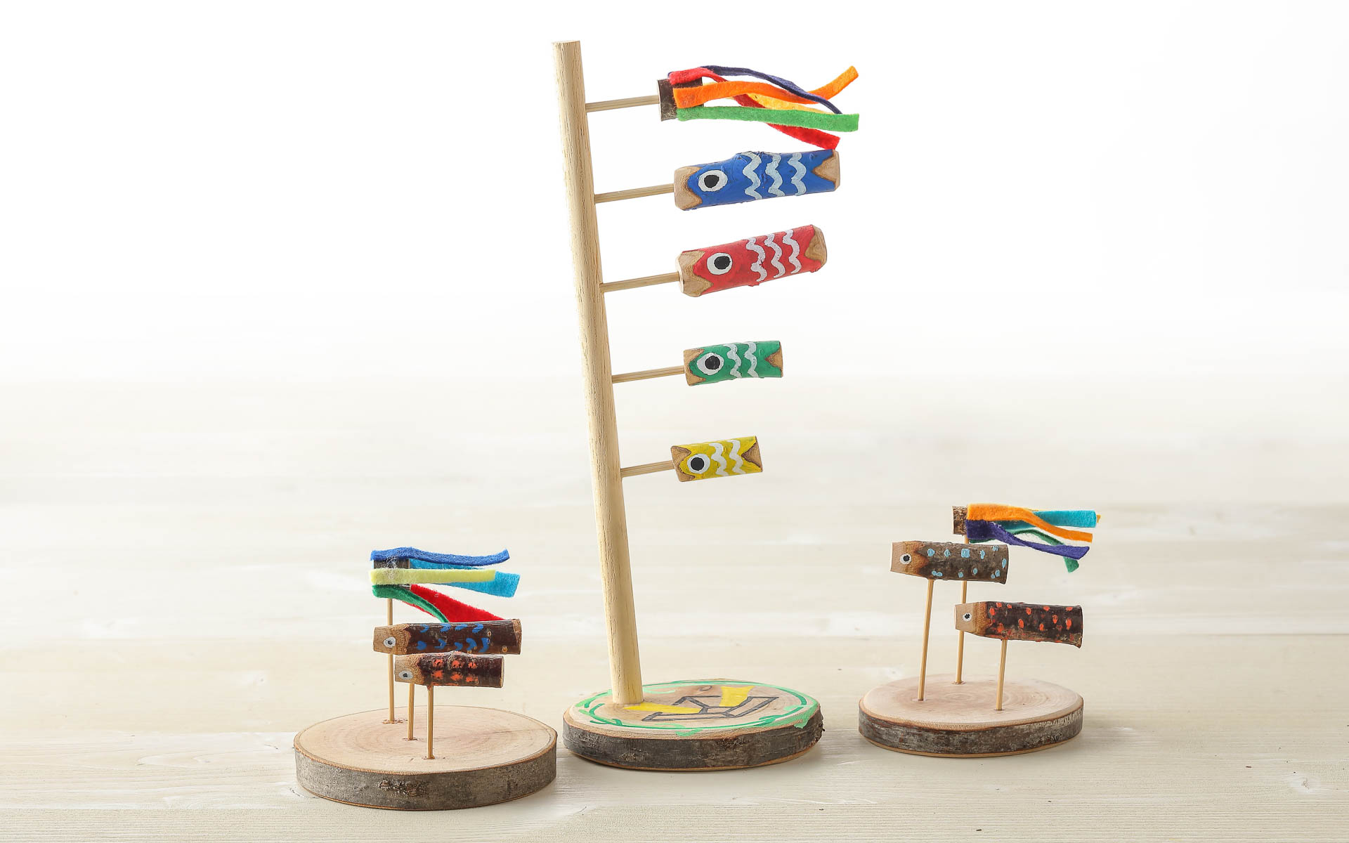 ハローウッズでは、クラフト体験「木で作る手作りこいのぼり」が可能。料金はオブジェが2000円、ストラップが1000円