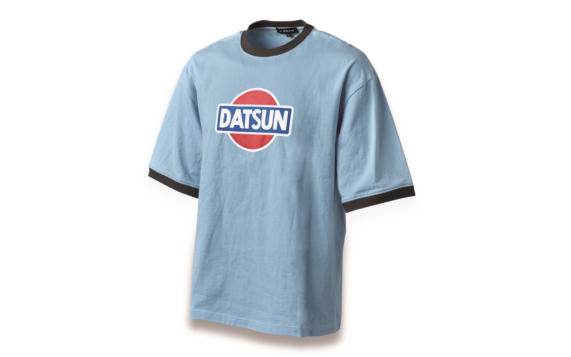 ビッグシルエットTシャツ：5月下旬発売。サイズはS・M・L・LL・3L。価格は各4950円