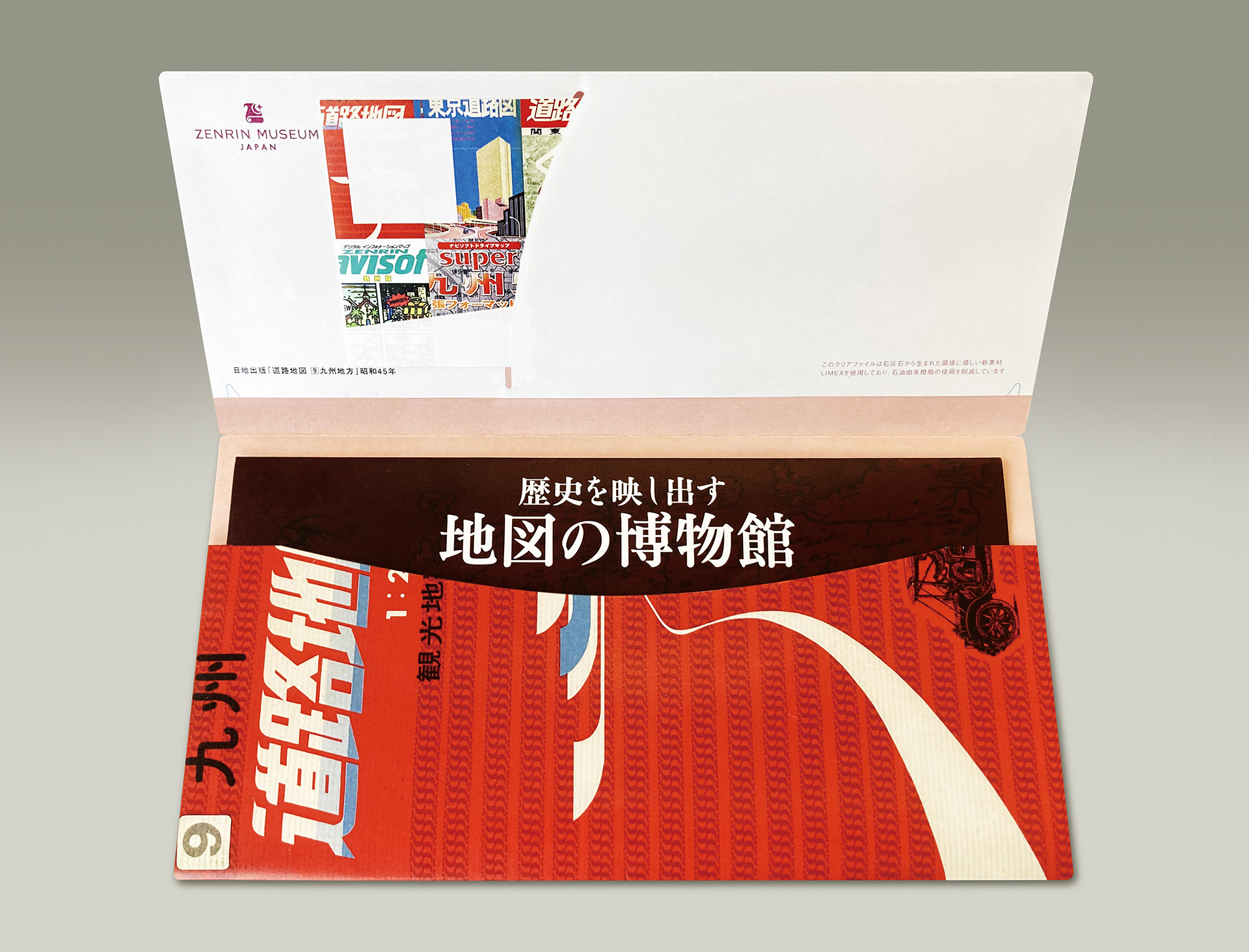 有料入館者にプレゼントされる期間限定デザインのチケットホルダー