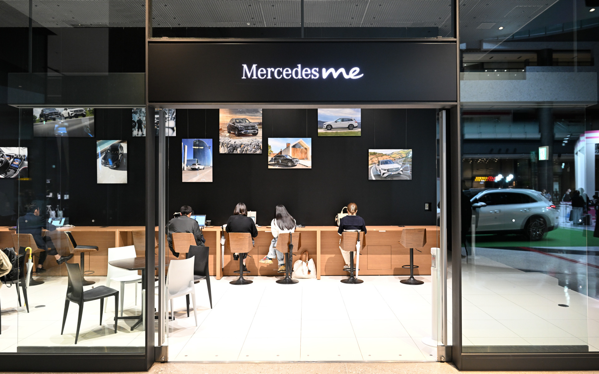 メルセデス・ベンツのブランド情報発信の拠点「メルセデス ミー大阪」