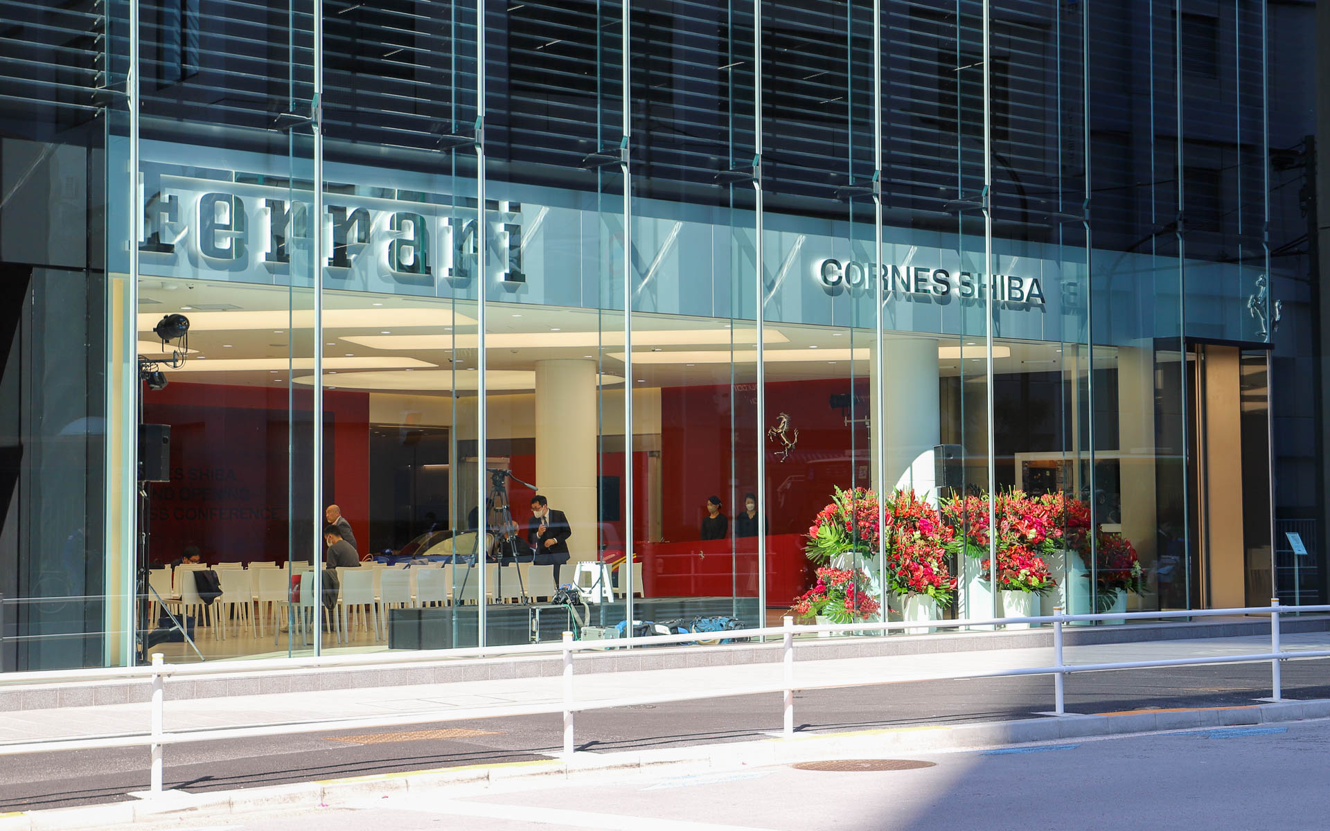 1階ショールーム入口