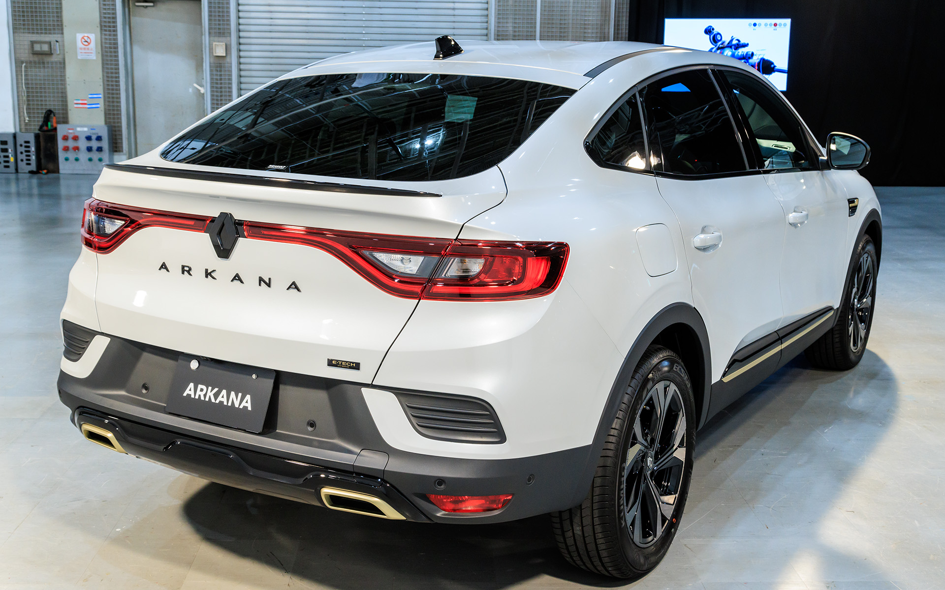 こちらはブラン ペルレ メタリック