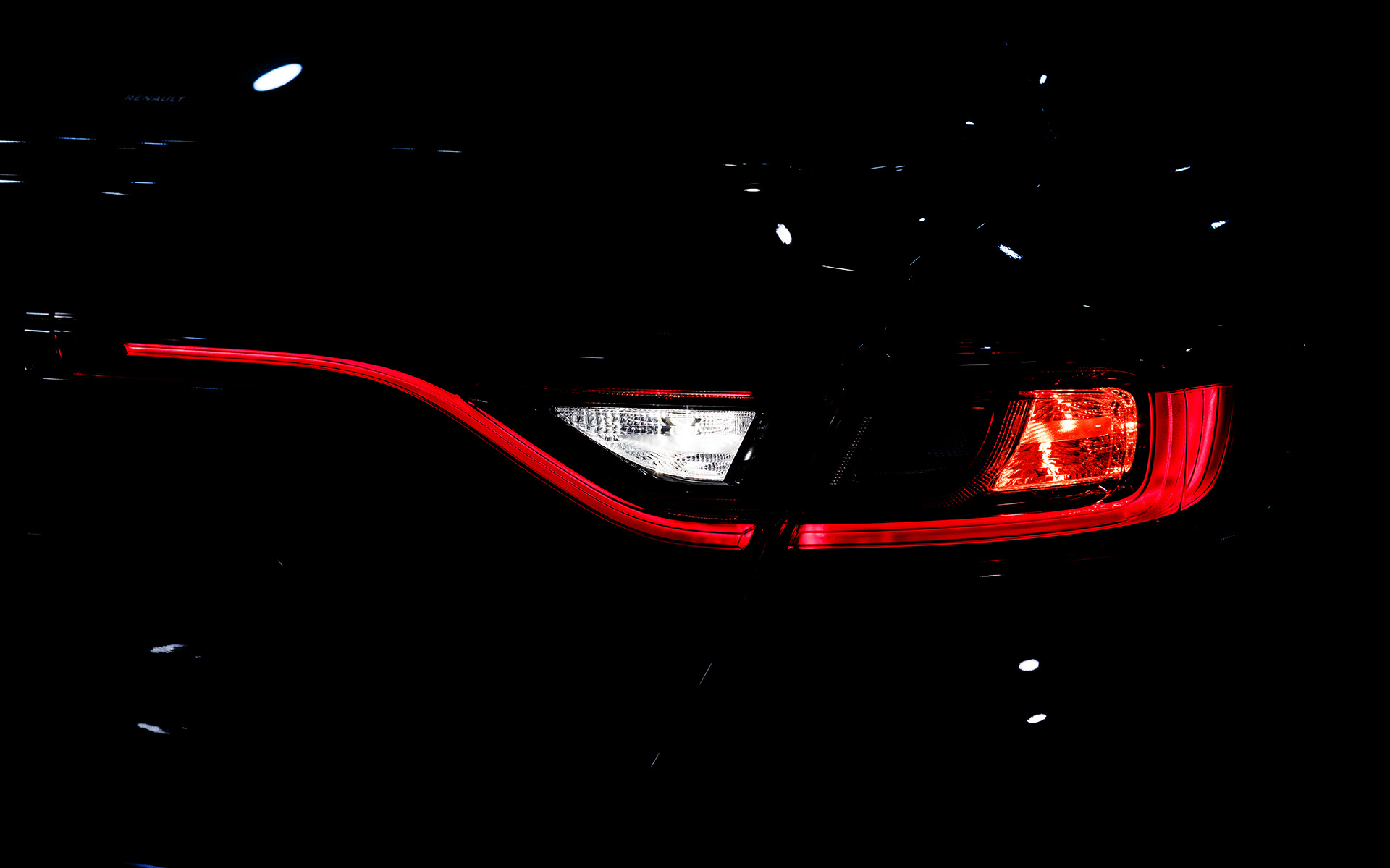 リアコンビランプの点灯パターン。リアコンビランプもLED