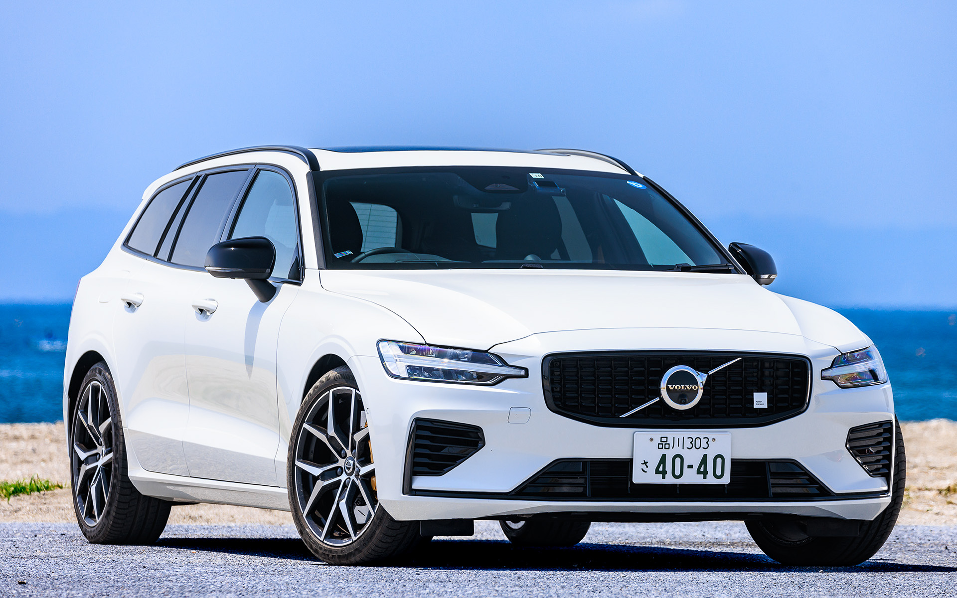 今回試乗したのは2022年9月に発売された特別限定車「V60 Recharge Polestar Engineered（ポールスター エンジニアード）」（969万円）。V60 Recharge Polestar Engineeredの販売台数は150台で、今回の導入をもってPolestarモデルの販売は終了となる。ボディサイズは4780×1850×1430mm（全長×全幅×全高）、ホイールベースは2870mm