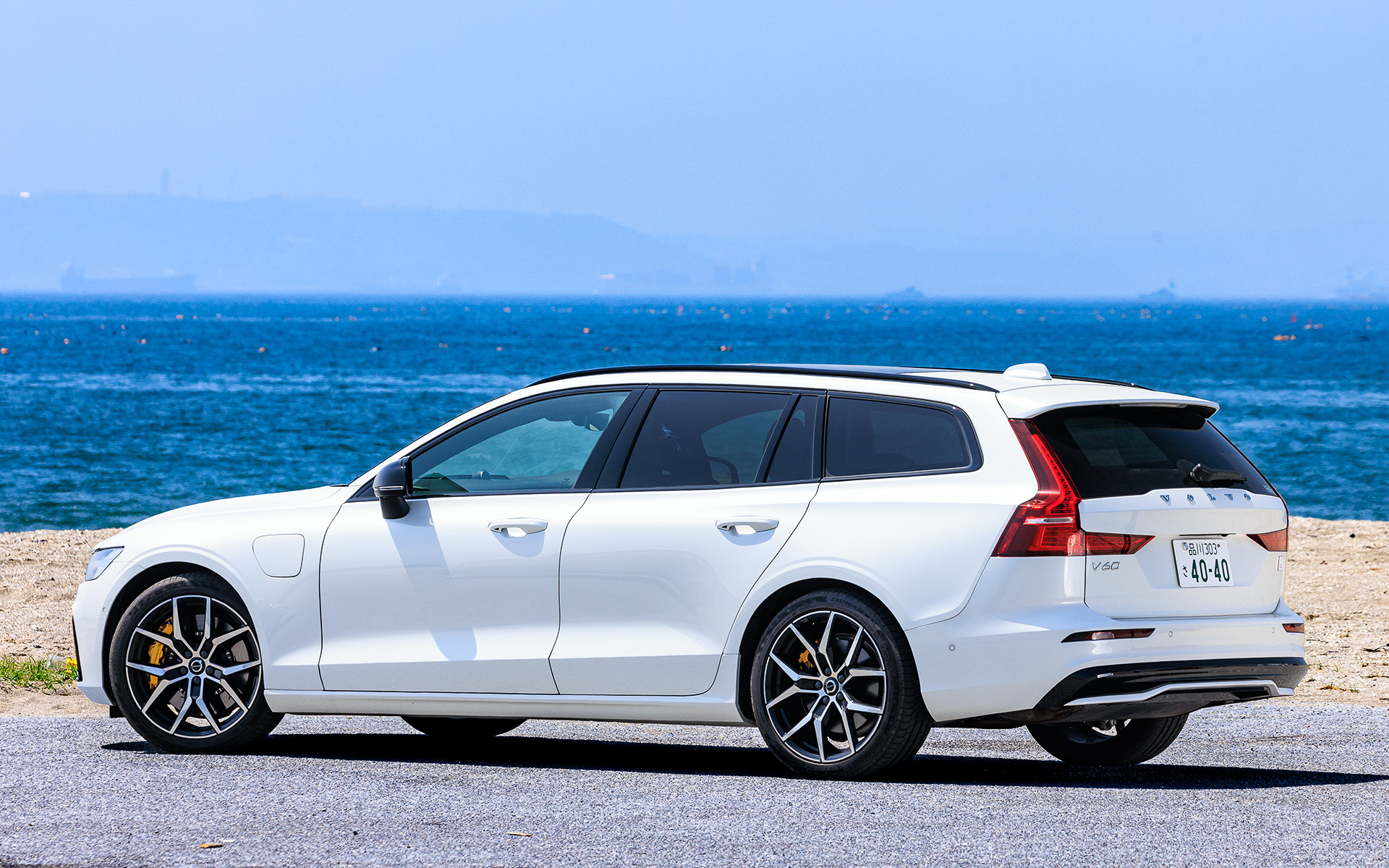 今回試乗したのは2022年9月に発売された特別限定車「V60 Recharge Polestar Engineered（ポールスター エンジニアード）」（969万円）。V60 Recharge Polestar Engineeredの販売台数は150台で、今回の導入をもってPolestarモデルの販売は終了となる。ボディサイズは4780×1850×1430mm（全長×全幅×全高）、ホイールベースは2870mm