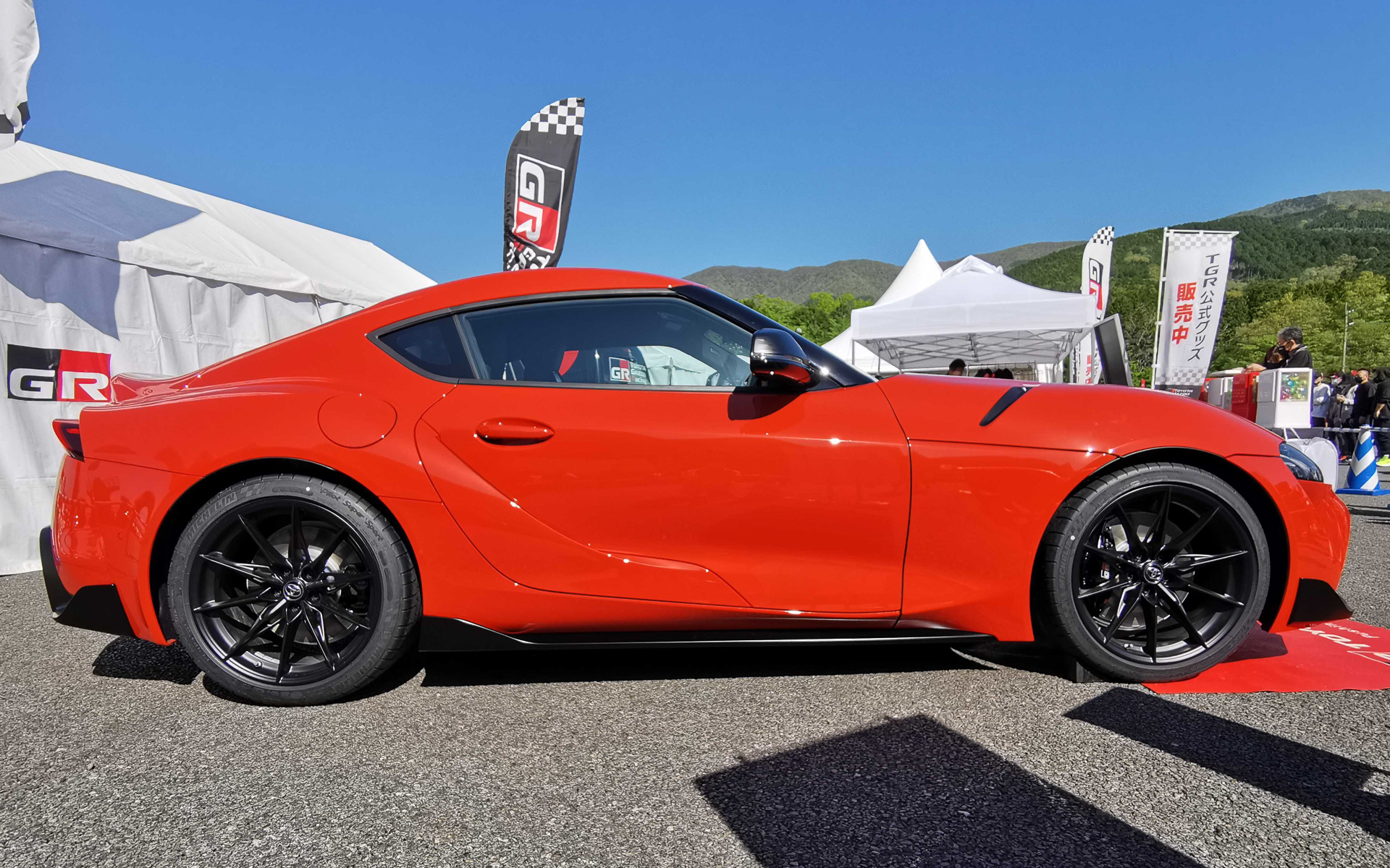 ボディカラーは専用色「プラズマオレンジ」