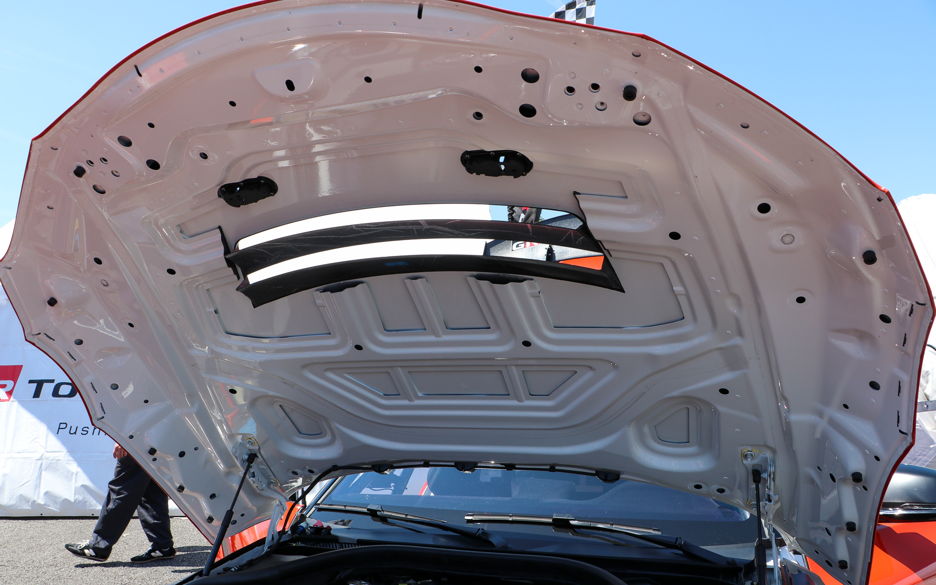 ボンネット裏側