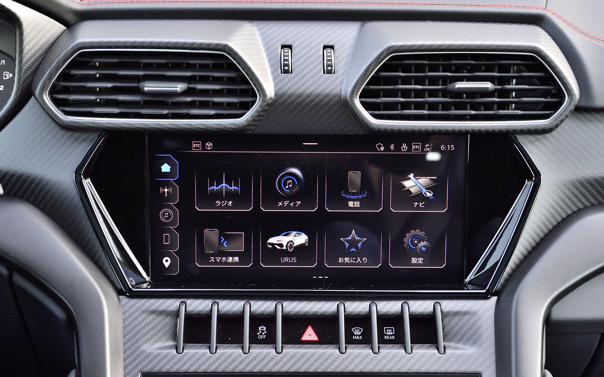 上段ディスプレイは主にナビ＆エンタメ用