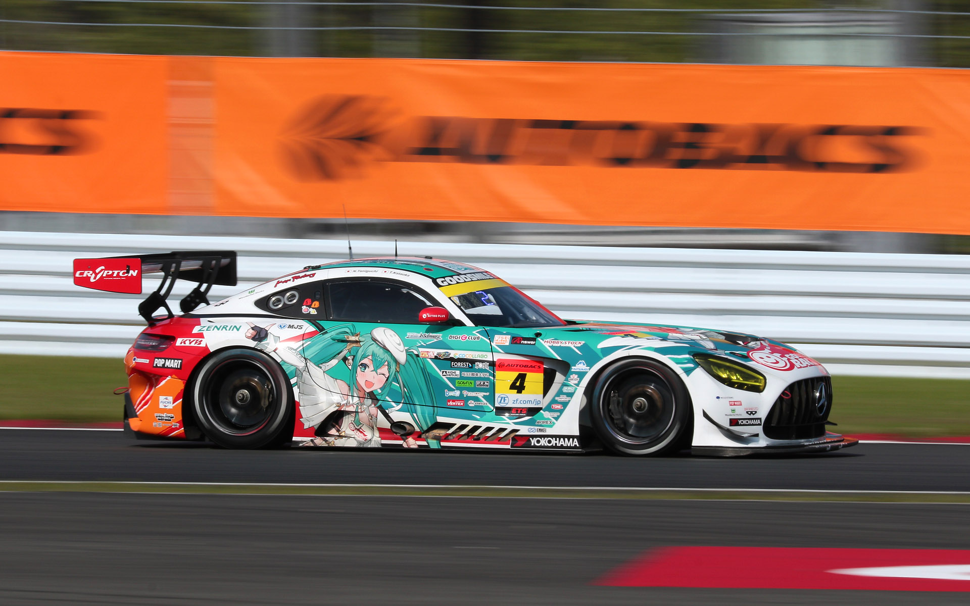 GT300クラス3位の4号車 グッドスマイル 初音ミク AMG（谷口信輝/片岡龍也組、YH）