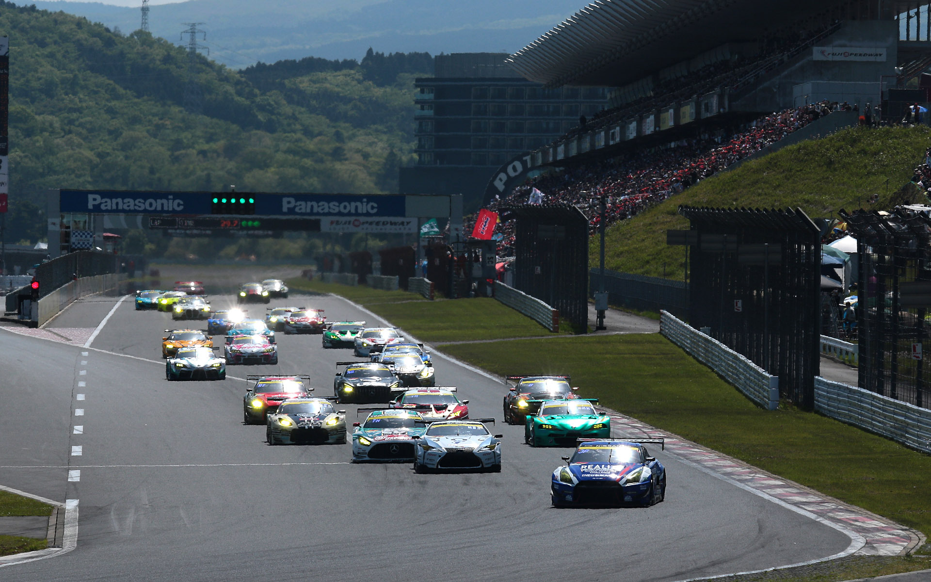 GT300クラスのスタートシーン