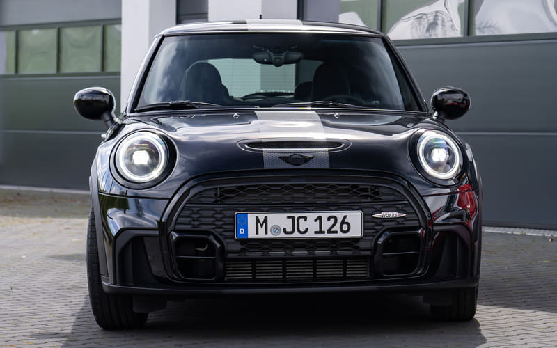 MINI、2台の「ジョン・クーパー・ワークス」でニュル24時間レースに