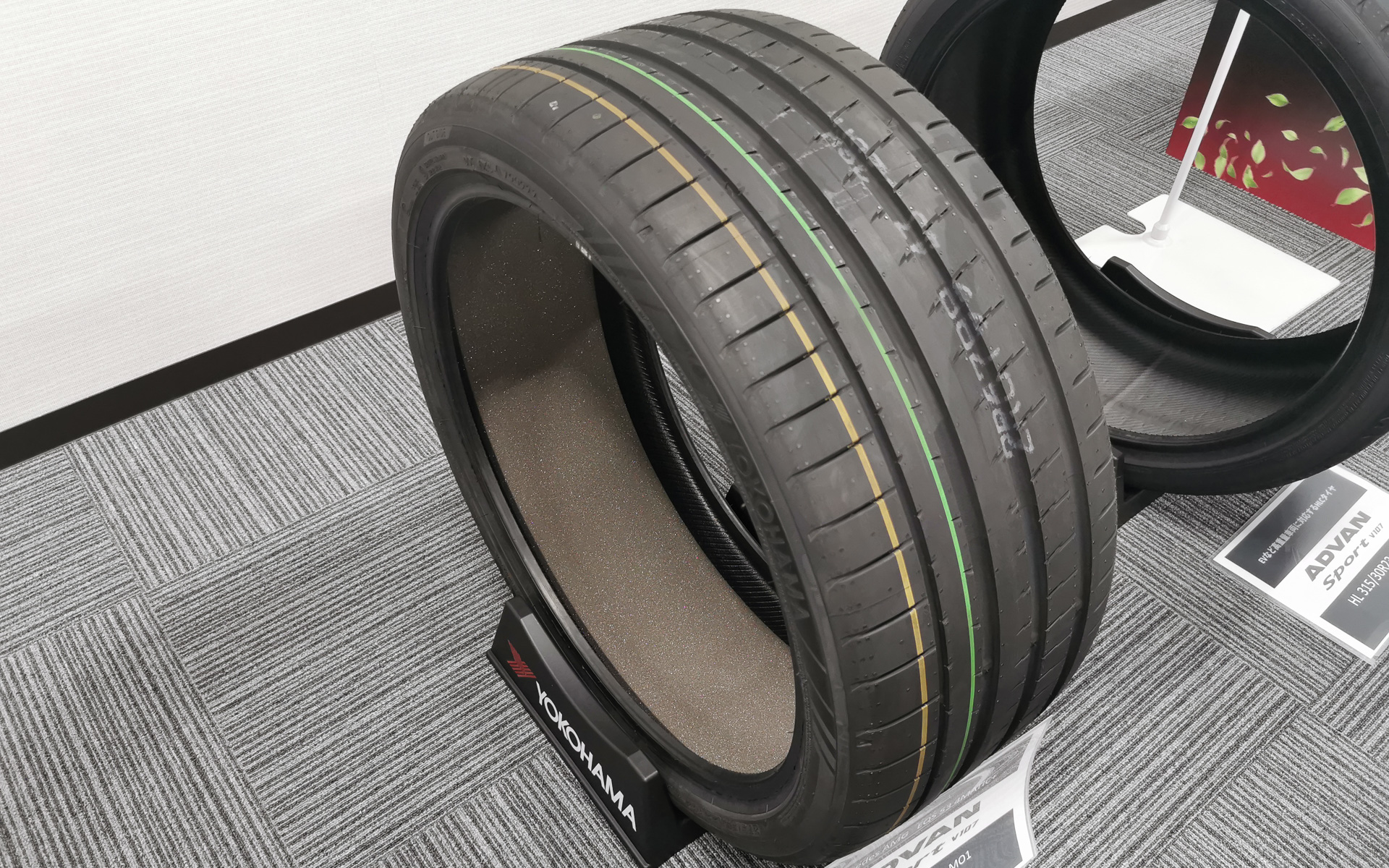 グローバルフラグシップタイヤの「アドバン スポーツ V107」