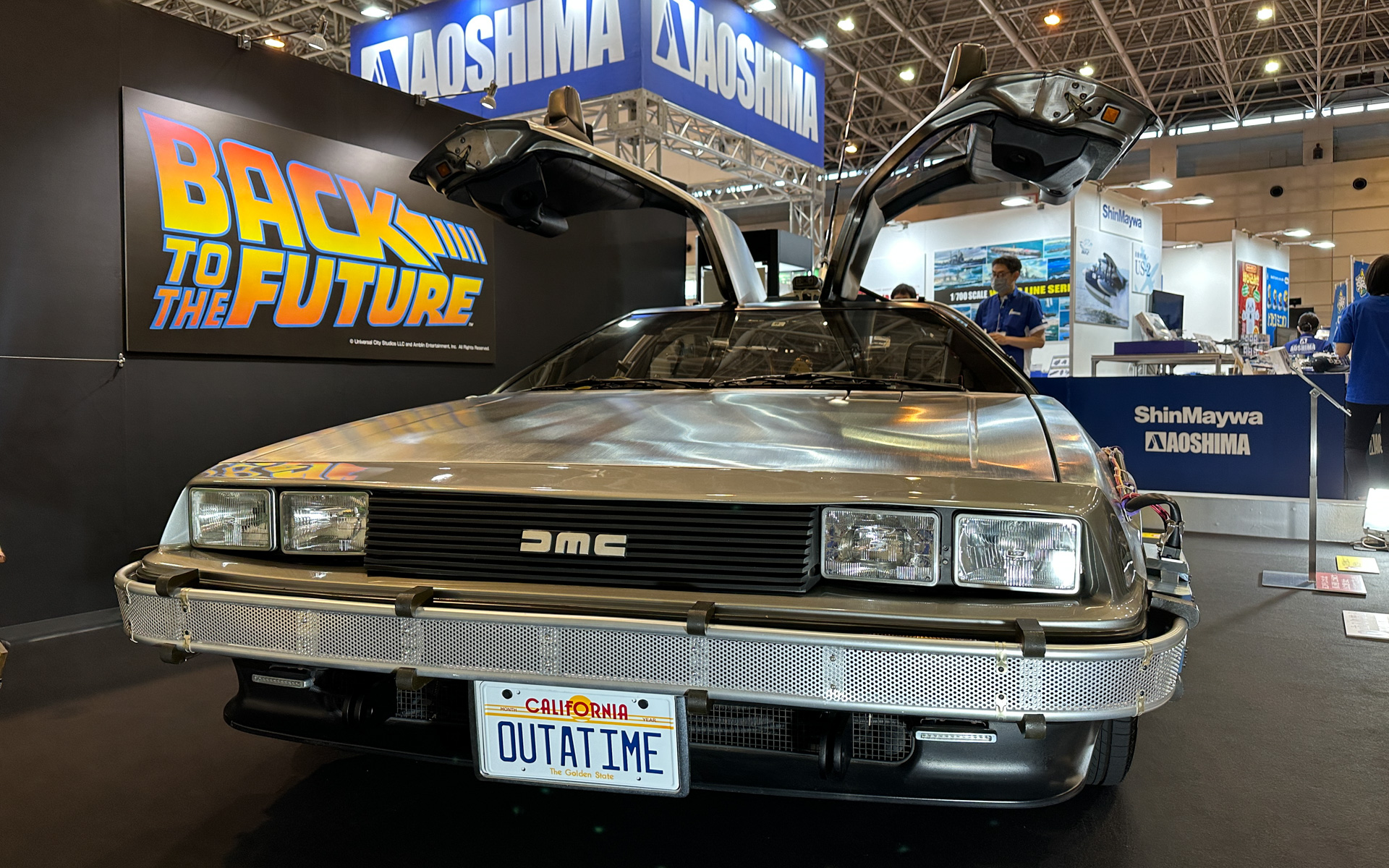 映画「バック・トゥ・ザ・フューチャー」に登場するタイムマシンを再現した実車レプリカ