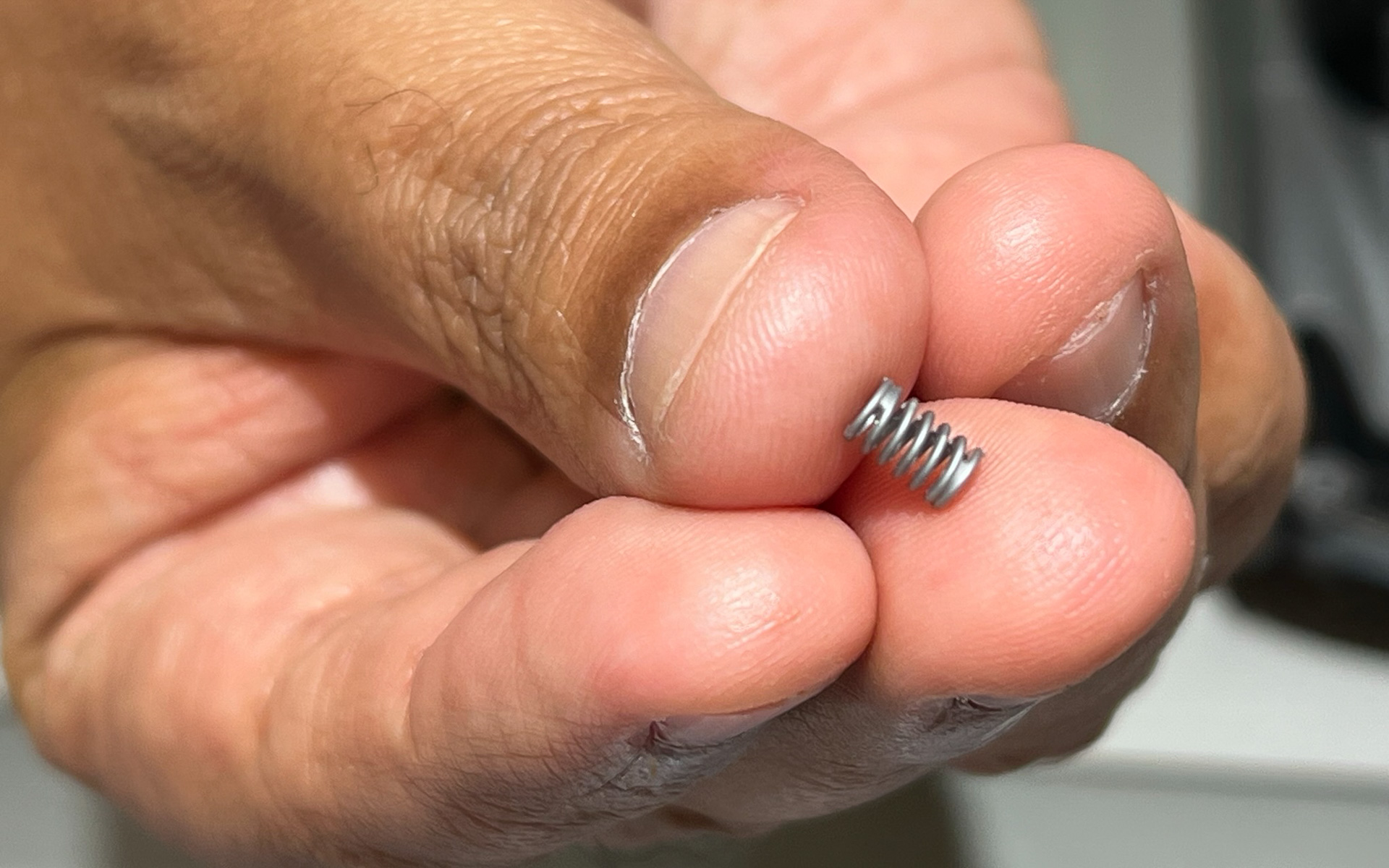 スプリングコイル。横から見ても抜けている