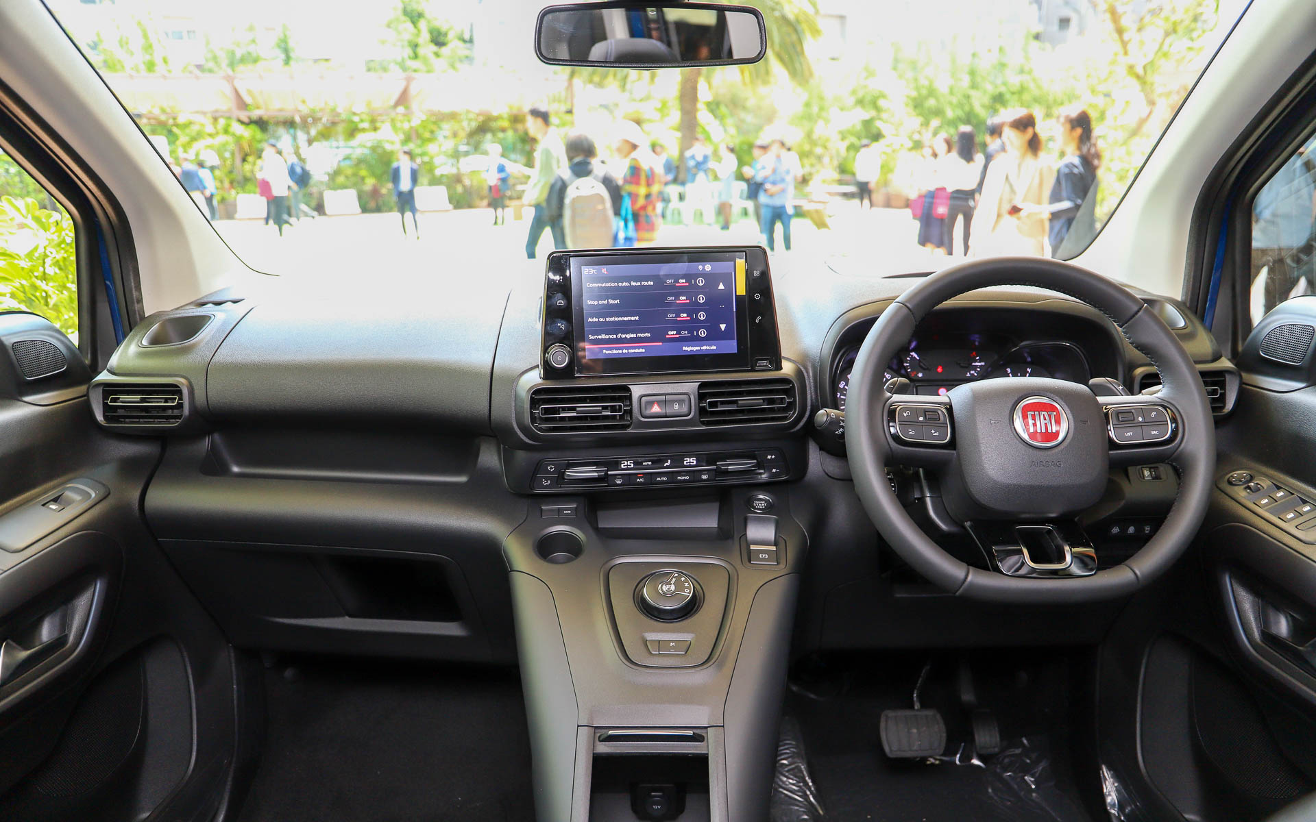 新型ドブロのインパネ