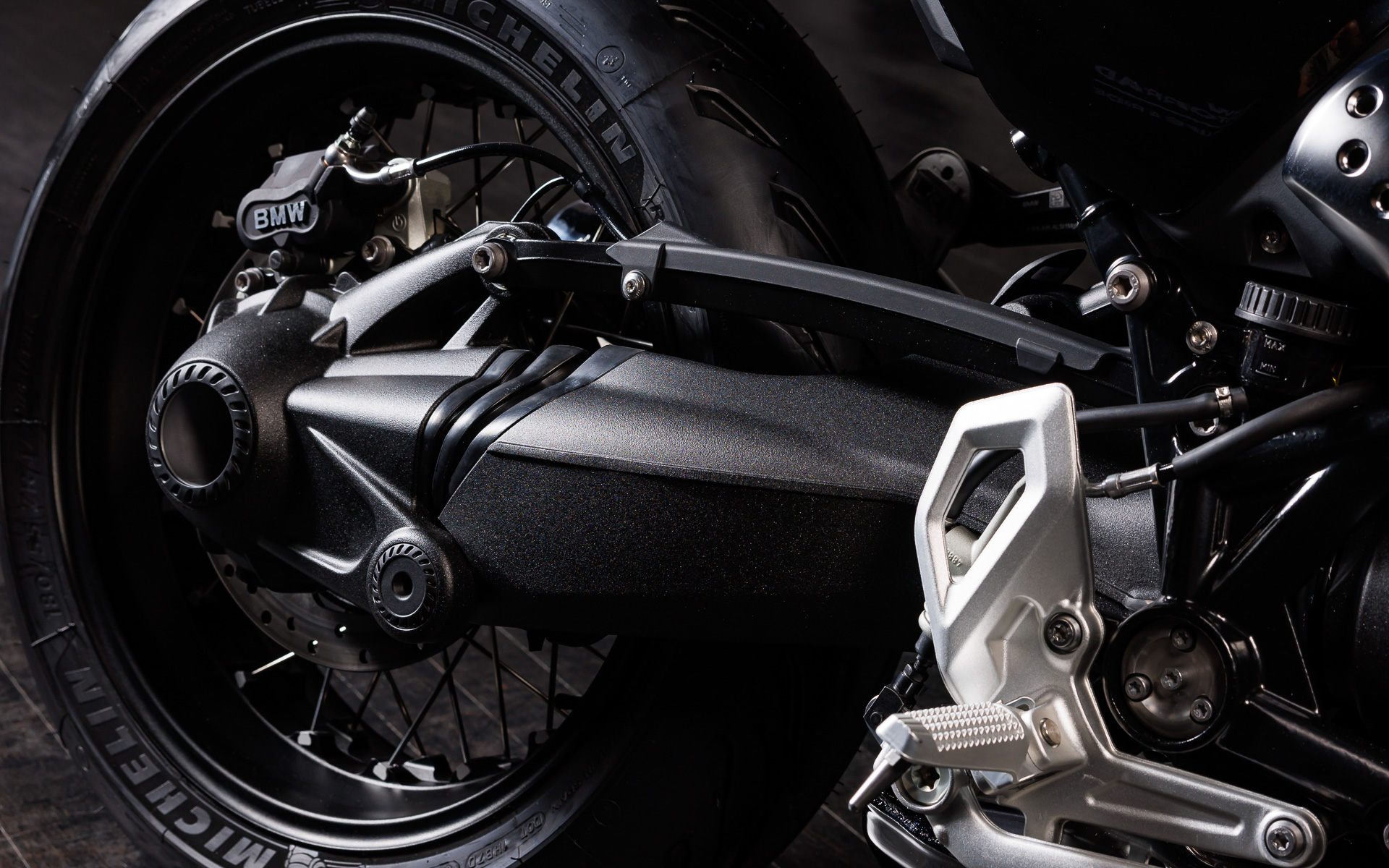 一体型チューブラースペースフレームとボルトオンリアフレーム