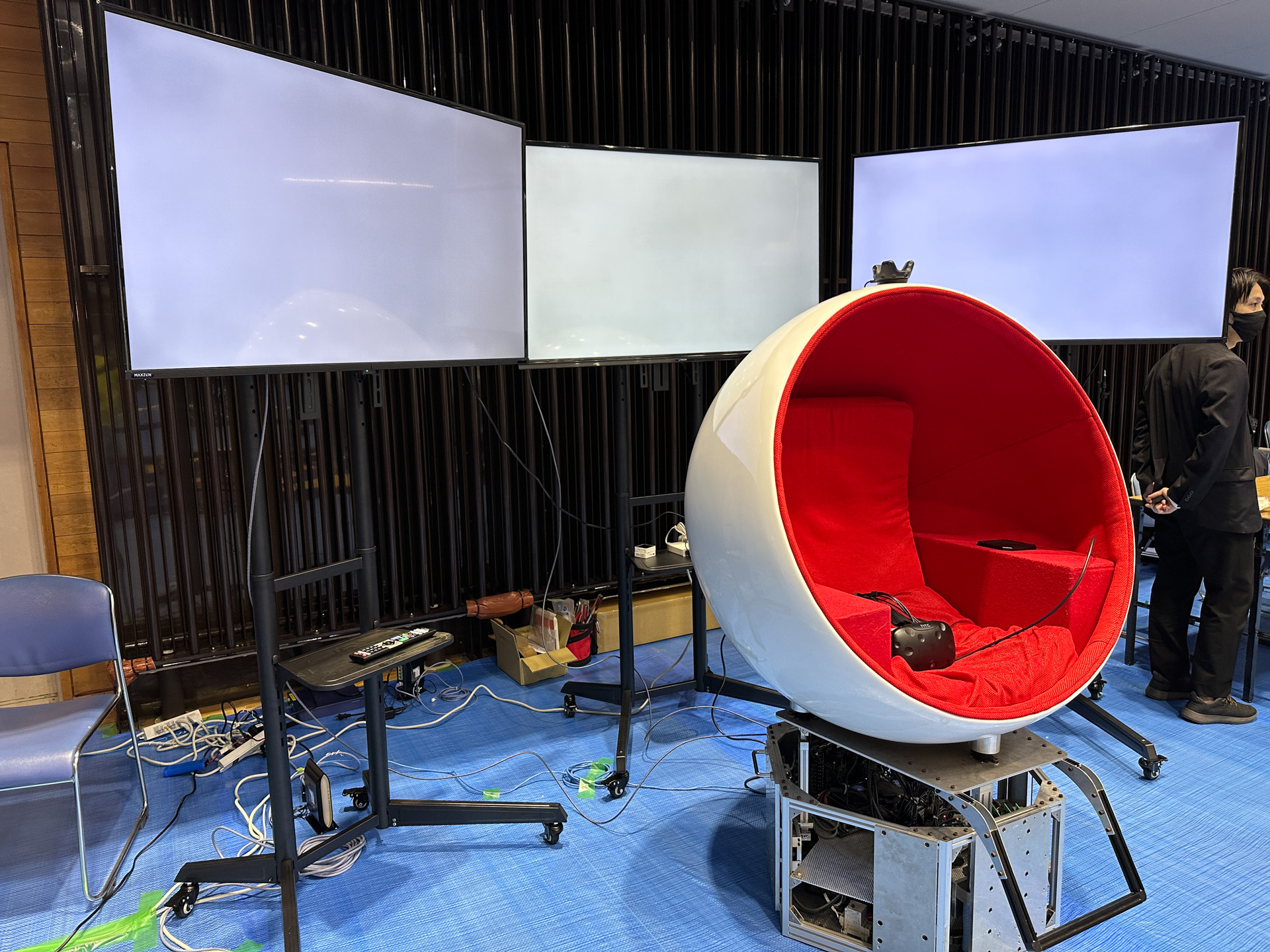 「シンクロアスリート」は東京高専の学生チームが開発した、アスリート目線での360度映像に加え、アスリートの動きまで体感できるVRソリューション