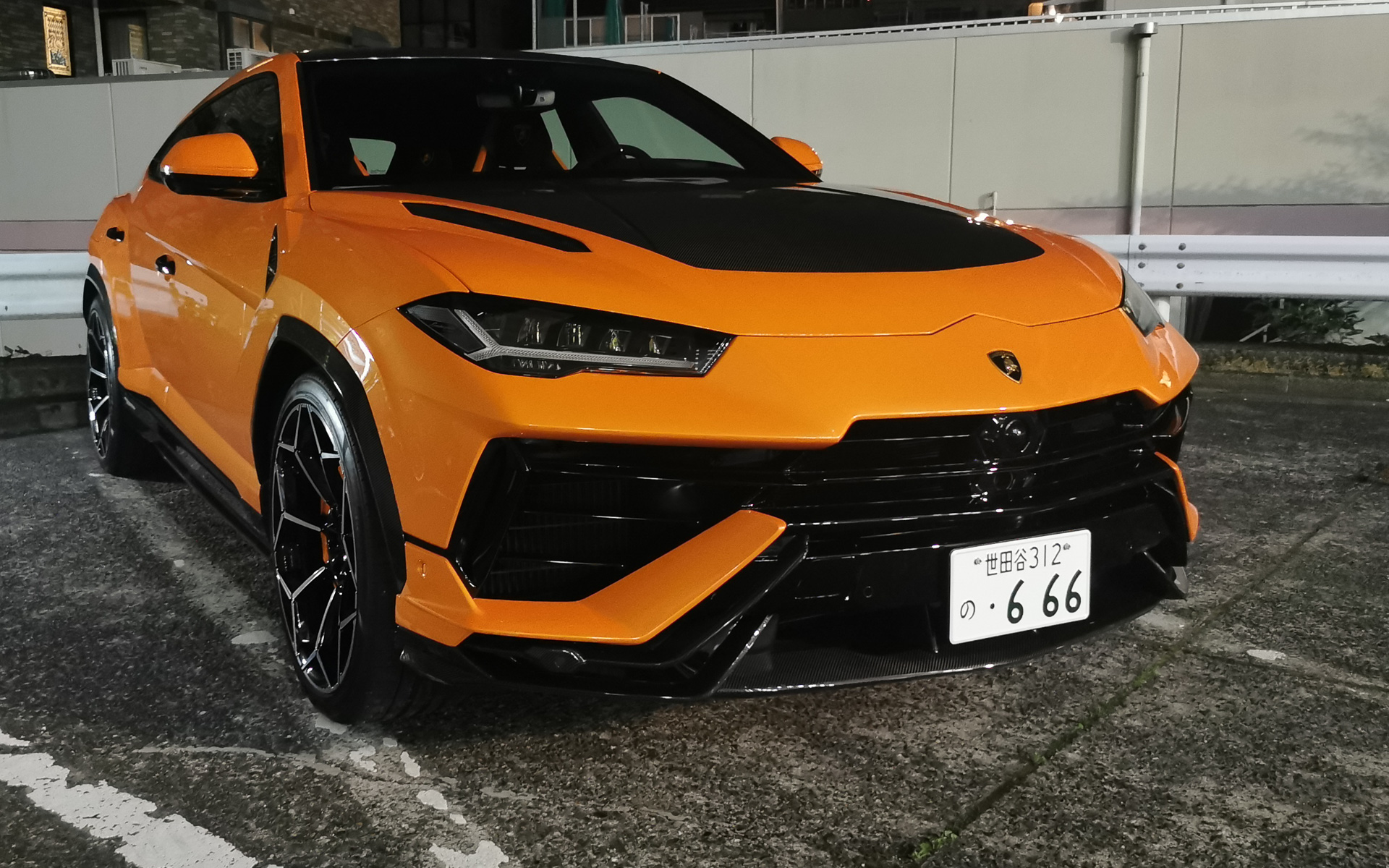 ランボルギーニ ウルス ペルフォルマンテ