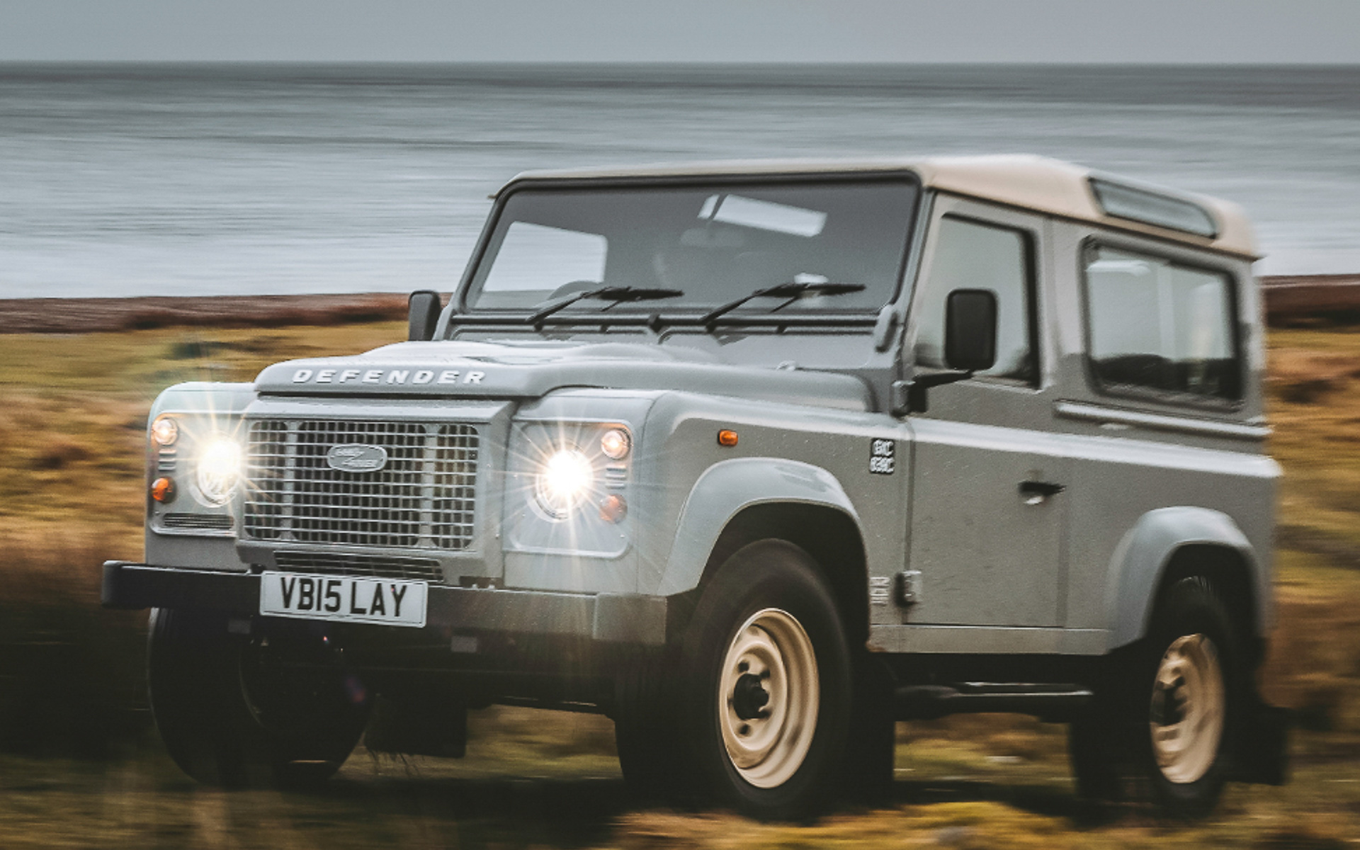 クラシック ディフェンダー ワークスV8 アイラ エディション