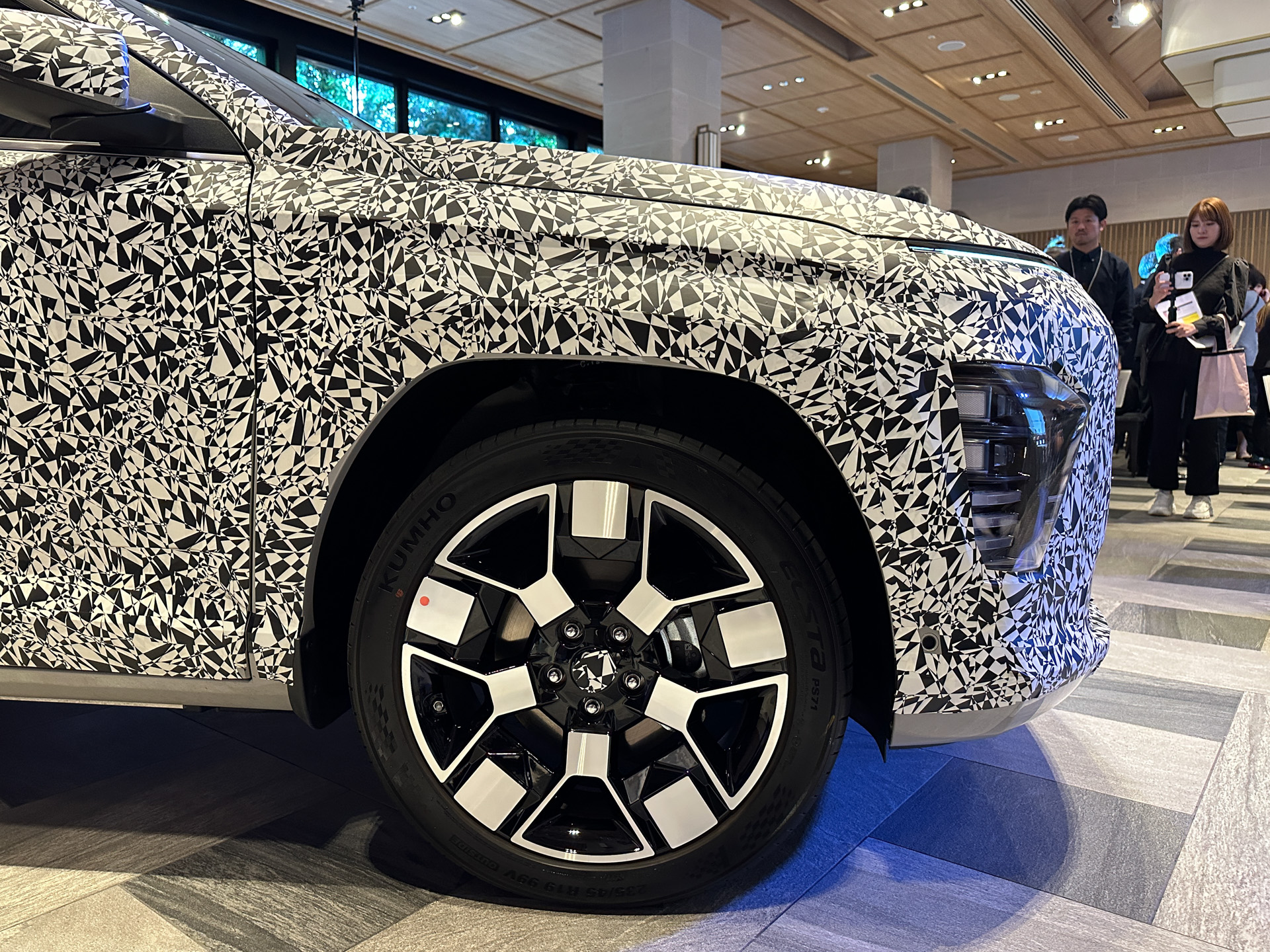 日本導入予定の新型EV「コナ エレクトリック」。本国の発表において、新型コナはバッテリEVのほか、HEV（ハイブリッド車）、ICE（内燃機関車）の各バリエーションに加え、スポーティなNラインをラインアップする