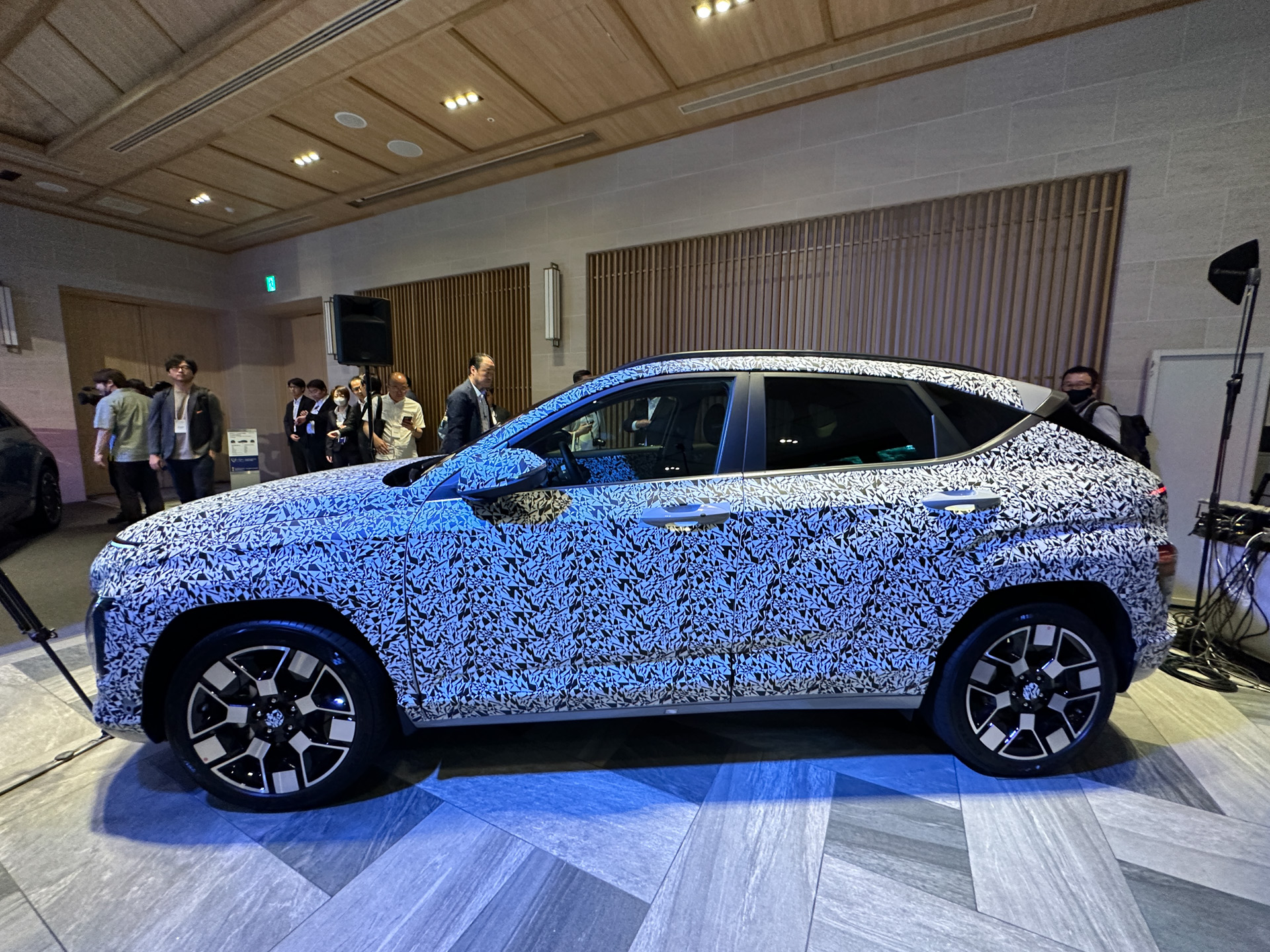 日本導入予定の新型EV「コナ エレクトリック」。本国の発表において、新型コナはバッテリEVのほか、HEV（ハイブリッド車）、ICE（内燃機関車）の各バリエーションに加え、スポーティなNラインをラインアップする