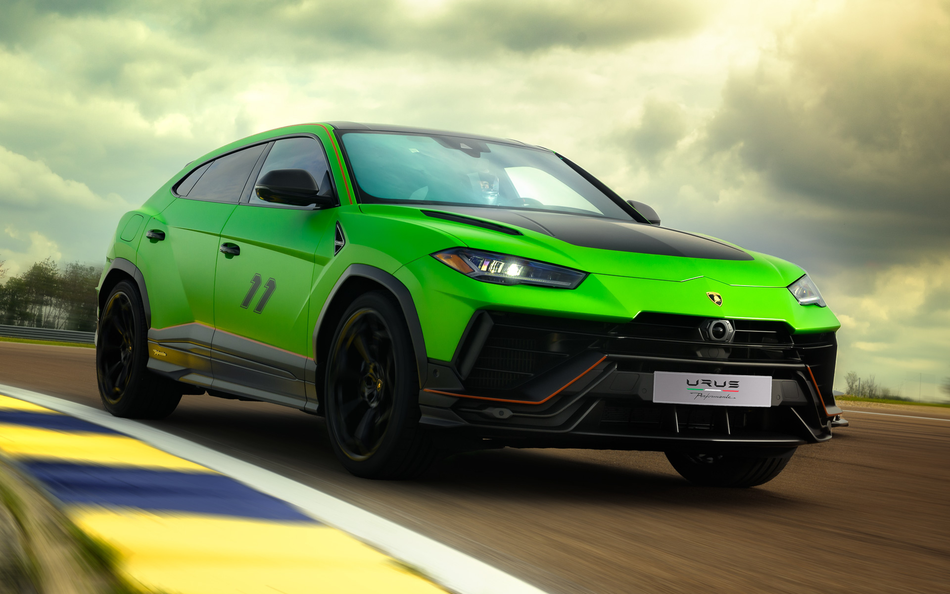 ランボルギーニのアド・ペルソナム部門が手掛けた限定モデル「ウルス ペルフォルマンテ エッセンツァ SCV12」