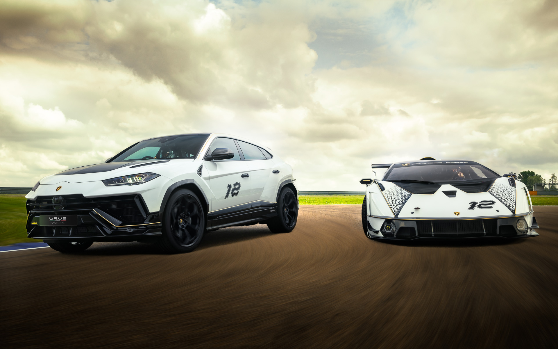 「ウルス ペルフォルマンテ エッセンツァ SCV12」と「エッセンツァ SCV12」