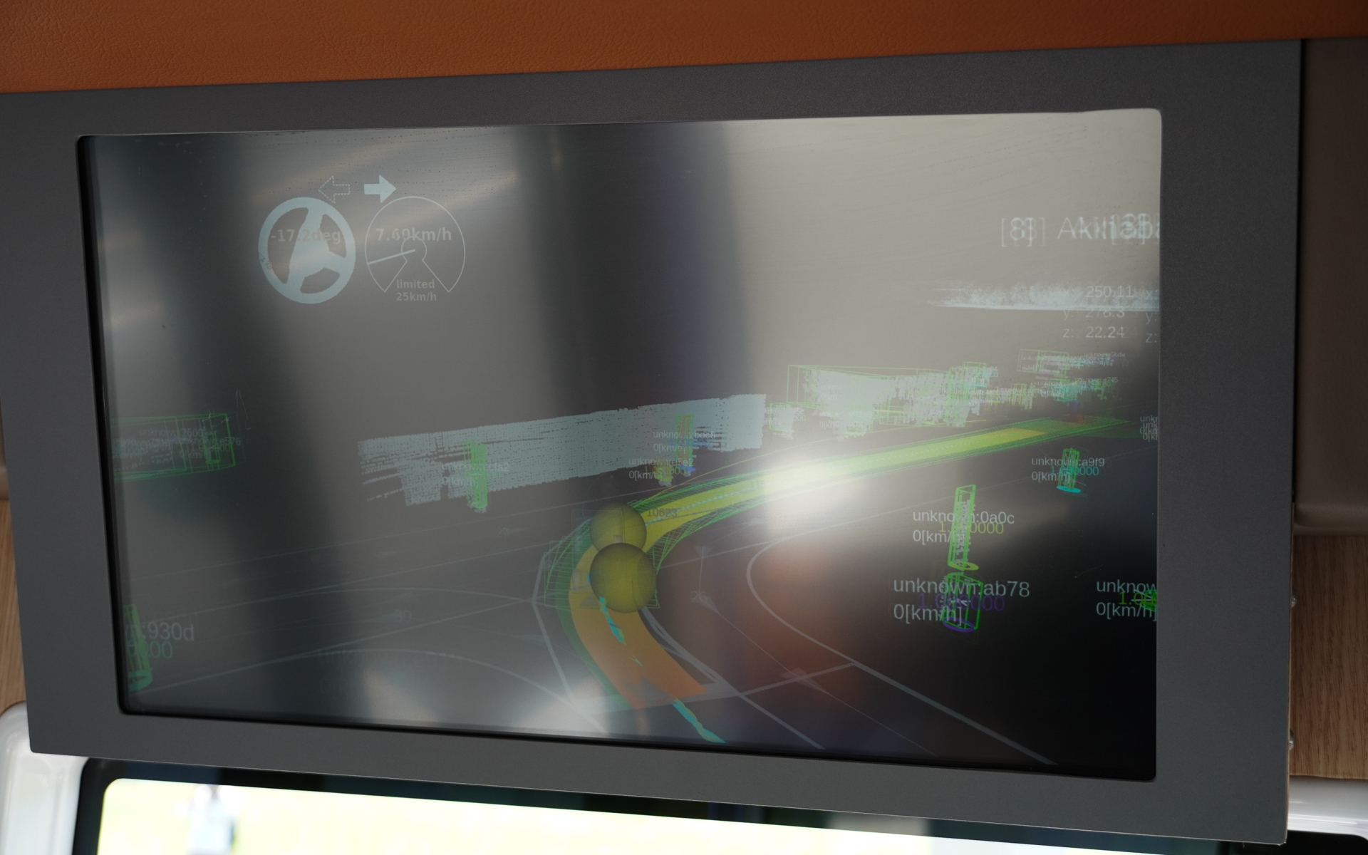 車内のモニターにはレーダーが捉えた様子が表示される