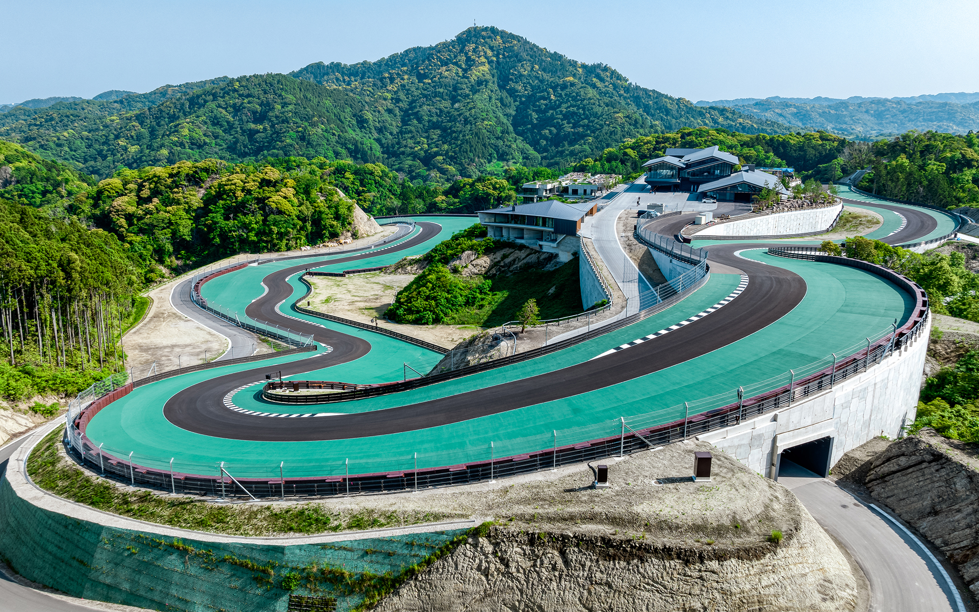 会員制ドライビングクラブ「THE MAGARIGAWA CLUB」を公開