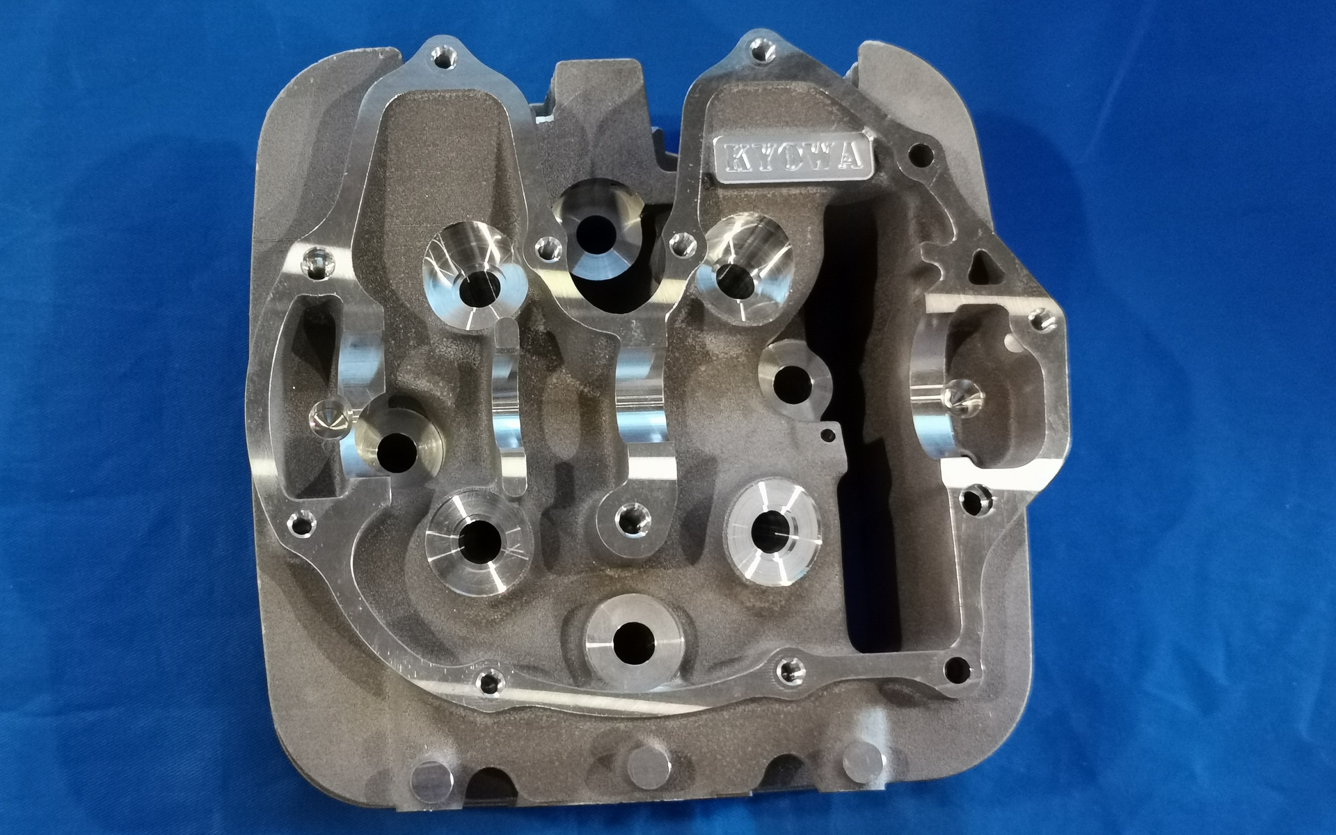 実際に共和産業が金属3Dプリンタで製造したシリンダーヘッド