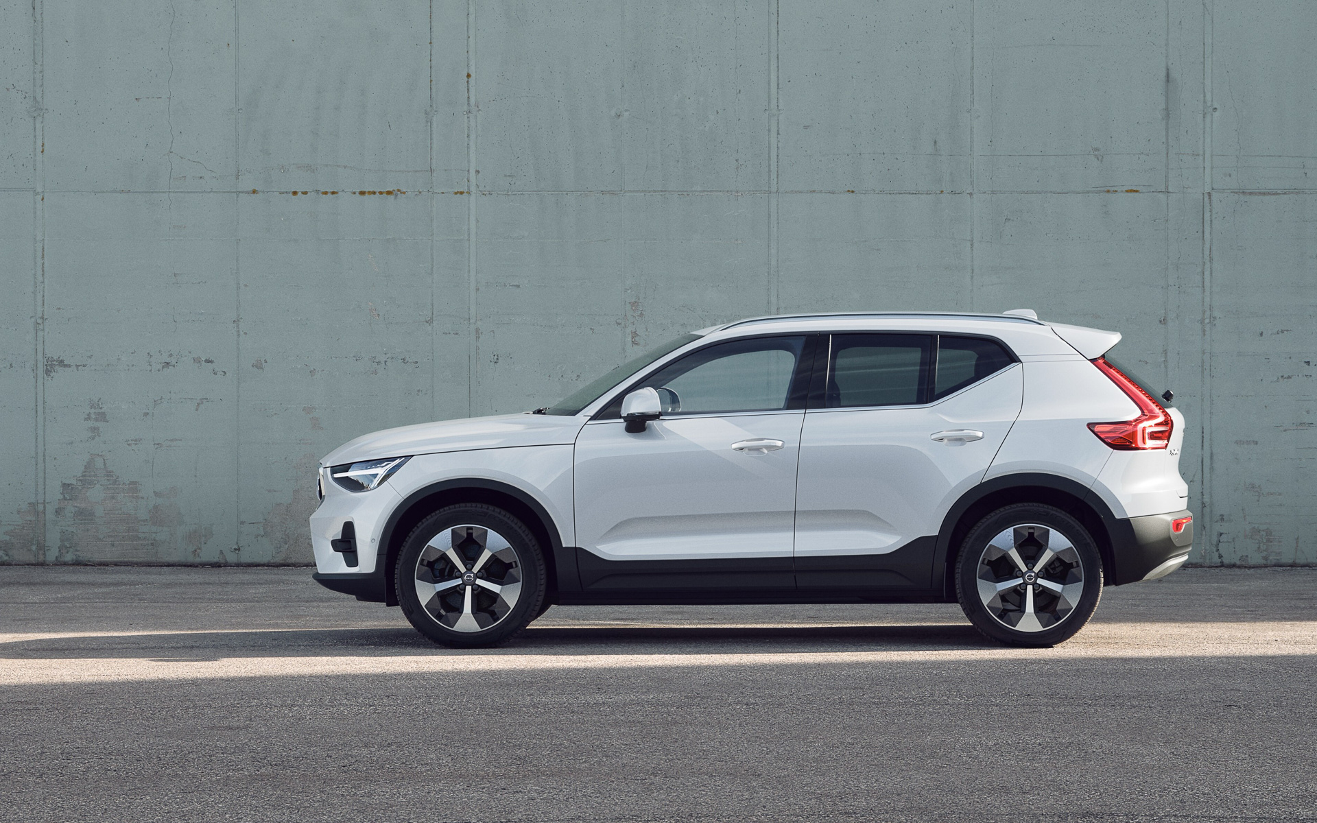 XC40シリーズ（48Vハイブリッドモデル）のラインアップおよび仕様を変更