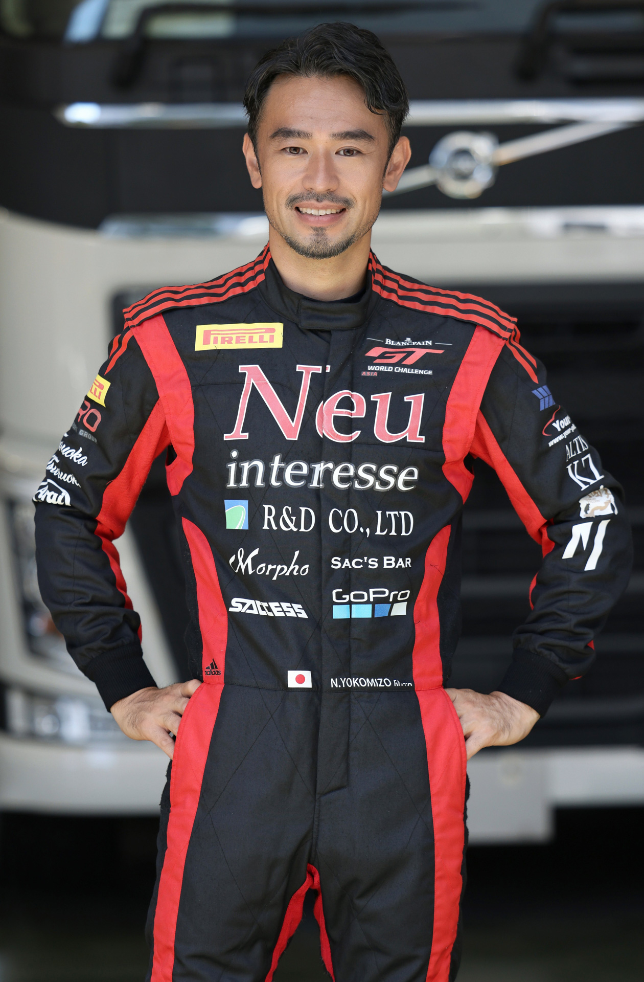 レーシングドライバー 兼 ジェネラルマネージャーの横溝直輝氏 ©MAEZAWA RACING