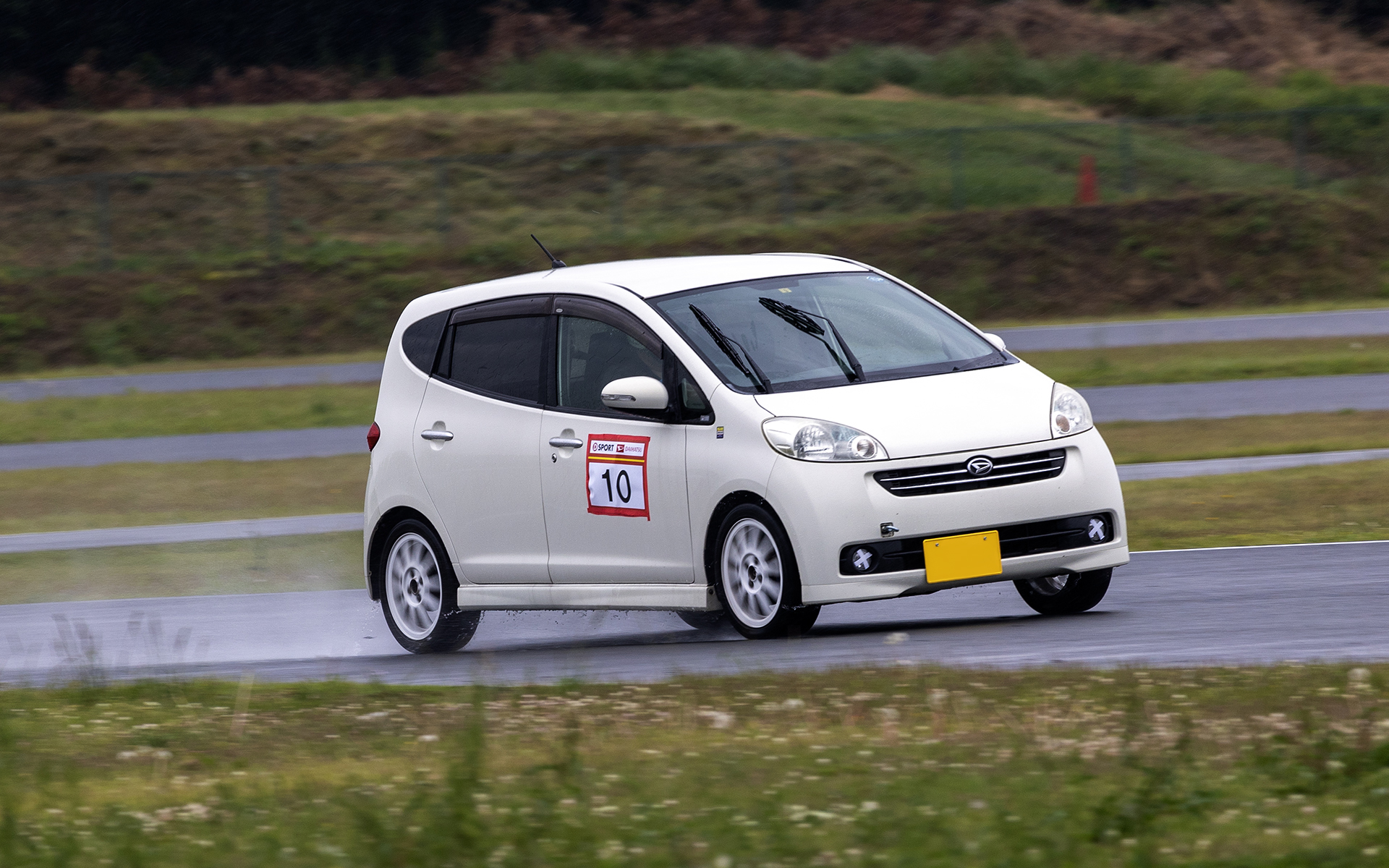 午後はフルウエットのコンディションの中、D-SPORT Cup、DAIHATSU Challenge Cupともタイム計測が行なわれた。こちらはダイチャレターボクラスに参加した兵頭さんのソニカ