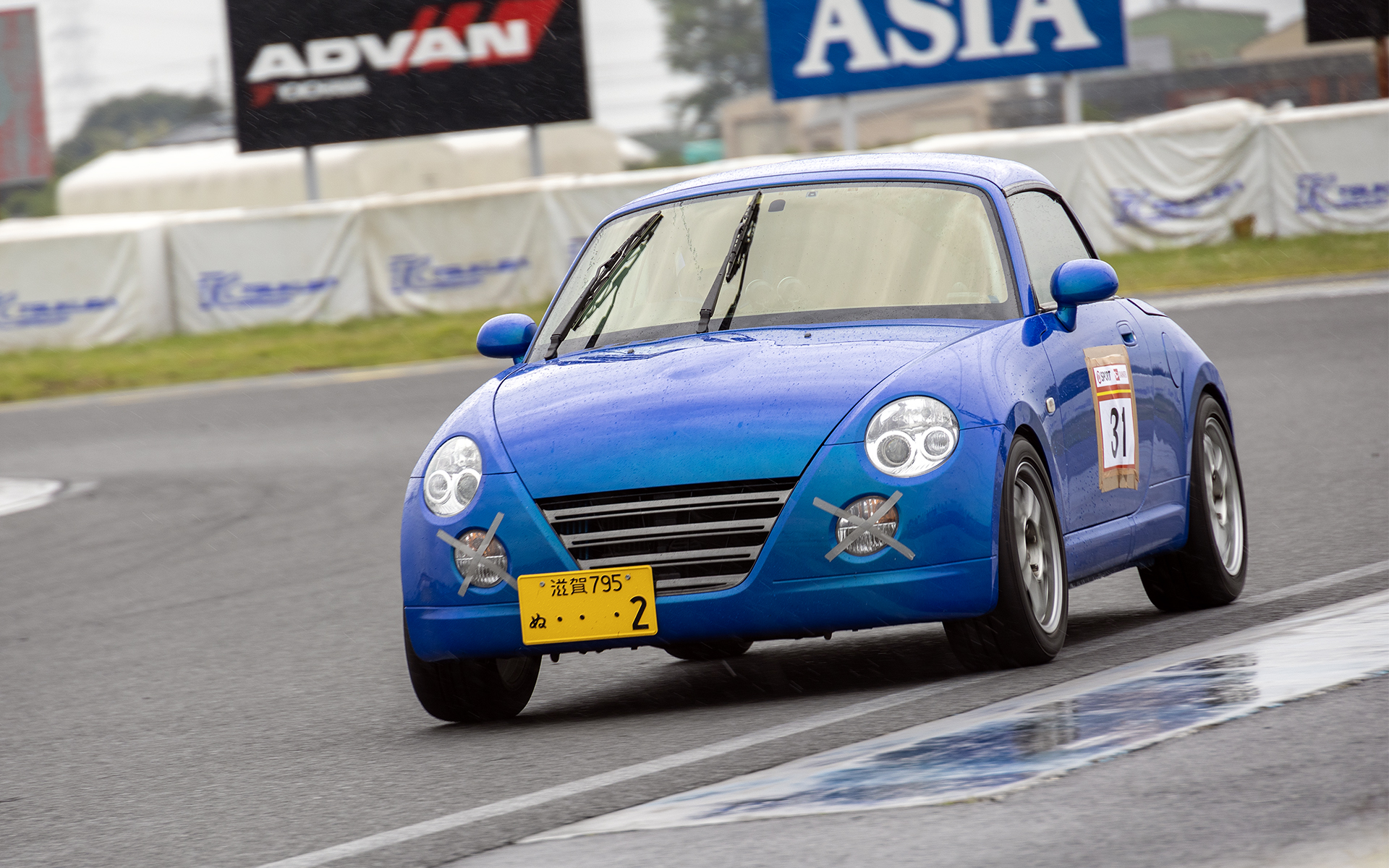 太めのタイヤチョイスで迫力あるフォルムのL800Kコペンとなっていた