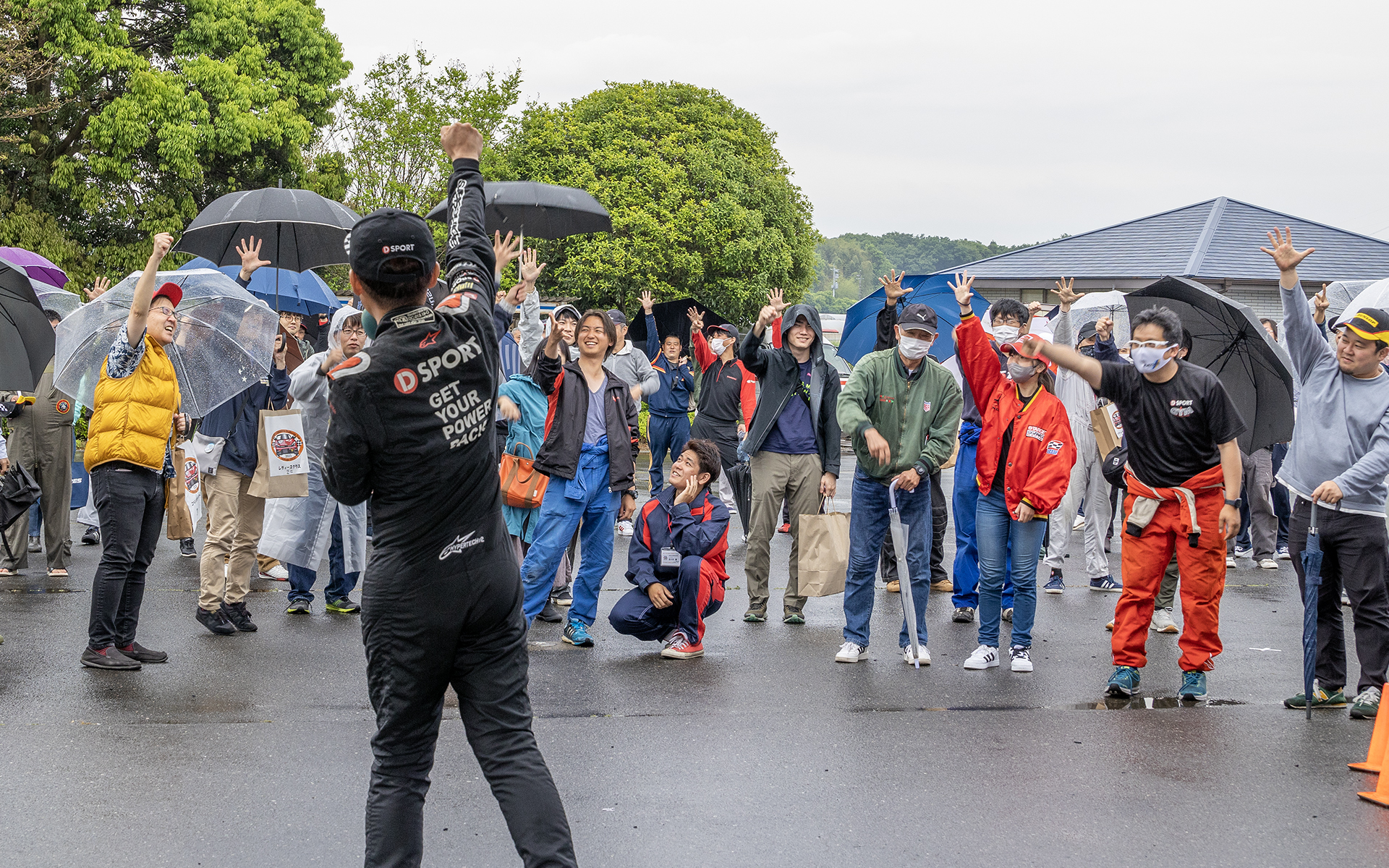 主催および、協賛各社からの賞品がもらえるジャンケン大会。賞品はかなりの数が用意されていたので、もらえた人も多かったように見えた