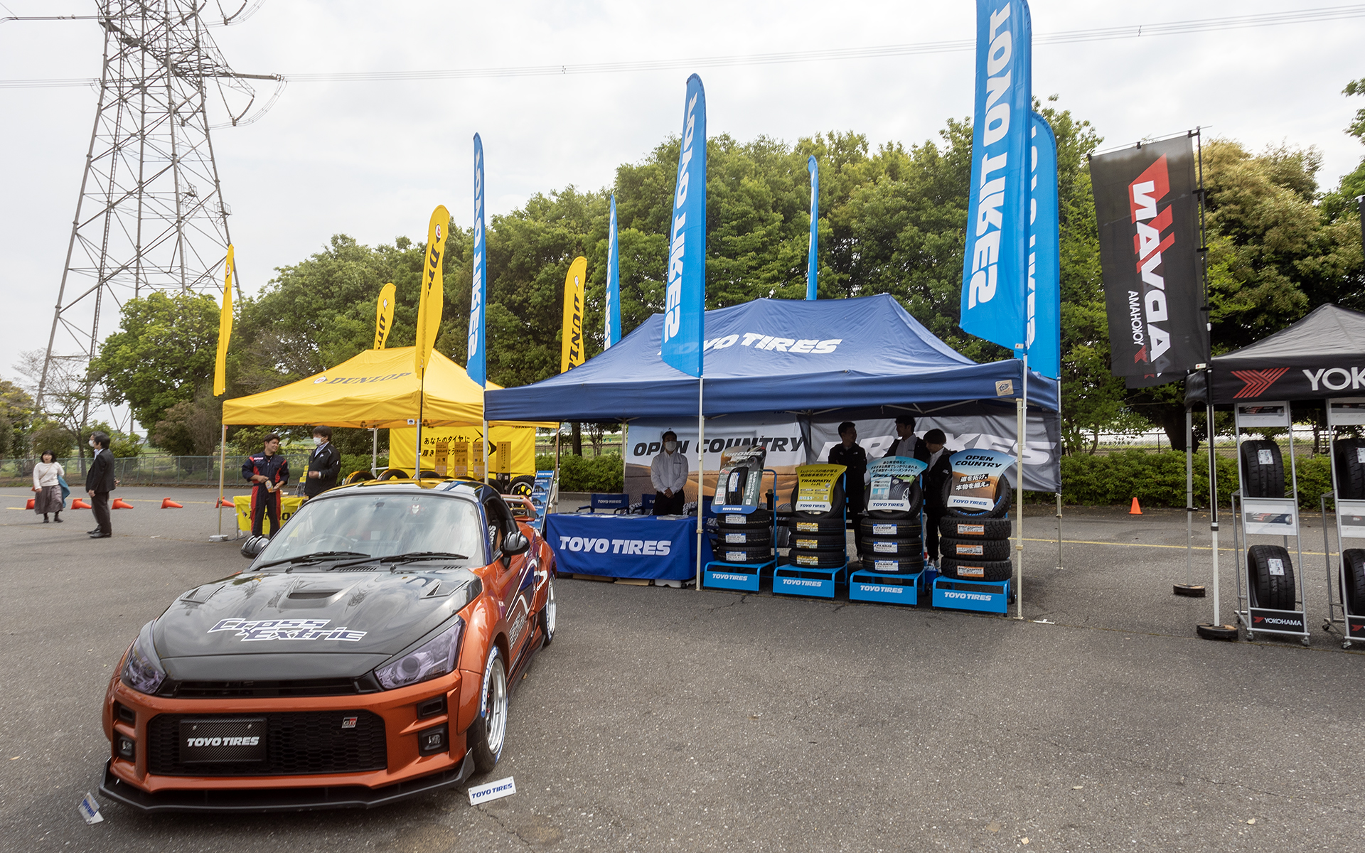 TOYO TIRESはパーツメーカーのデモカーも展示していた