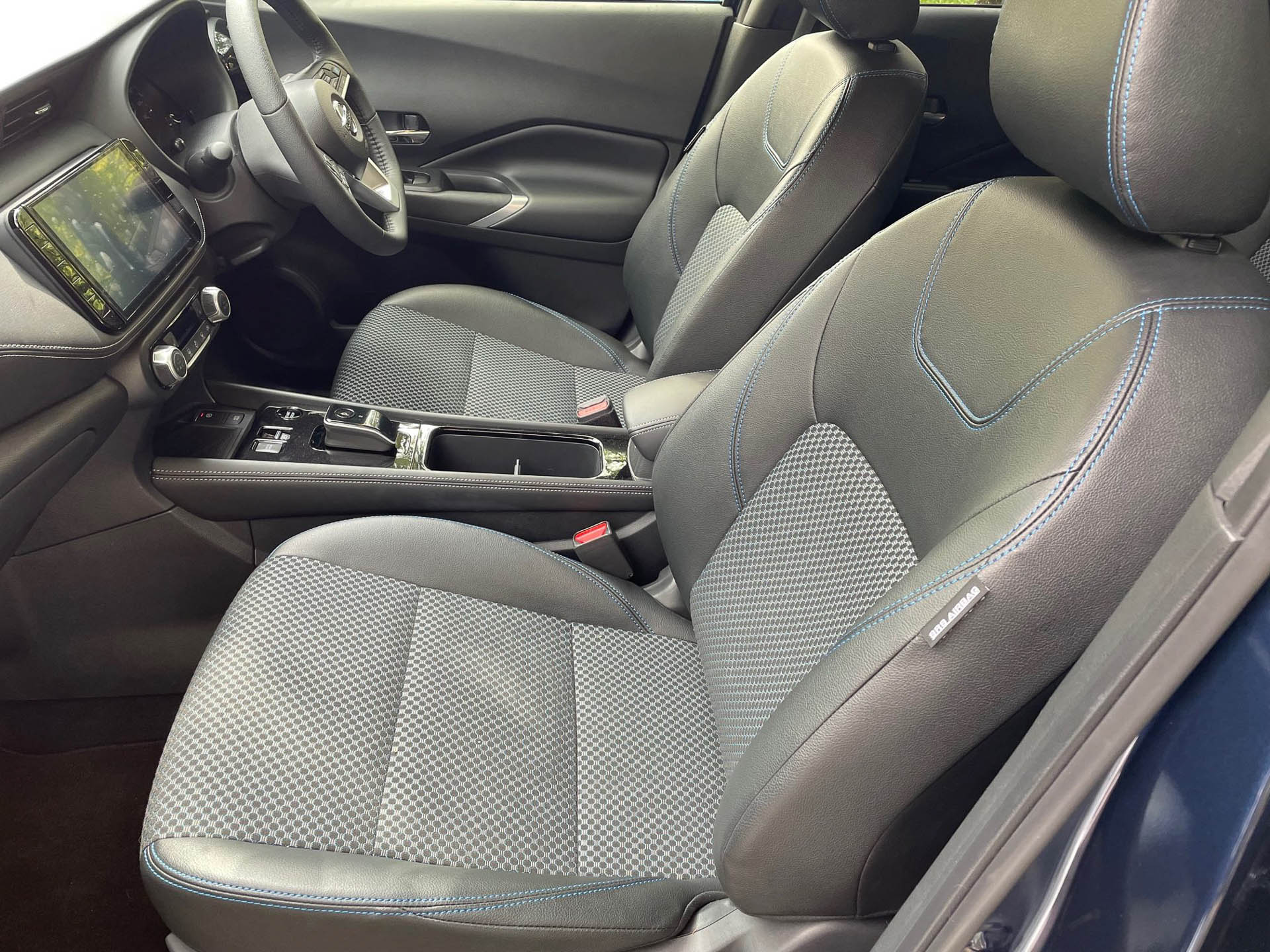 正しいドラポジにはなるけど、座面はシートの屈曲点がお尻の位置になることと硬めです