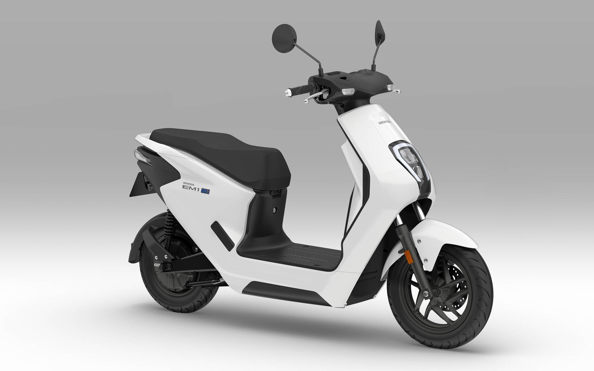 EM1 e:（パールサンビームホワイト）