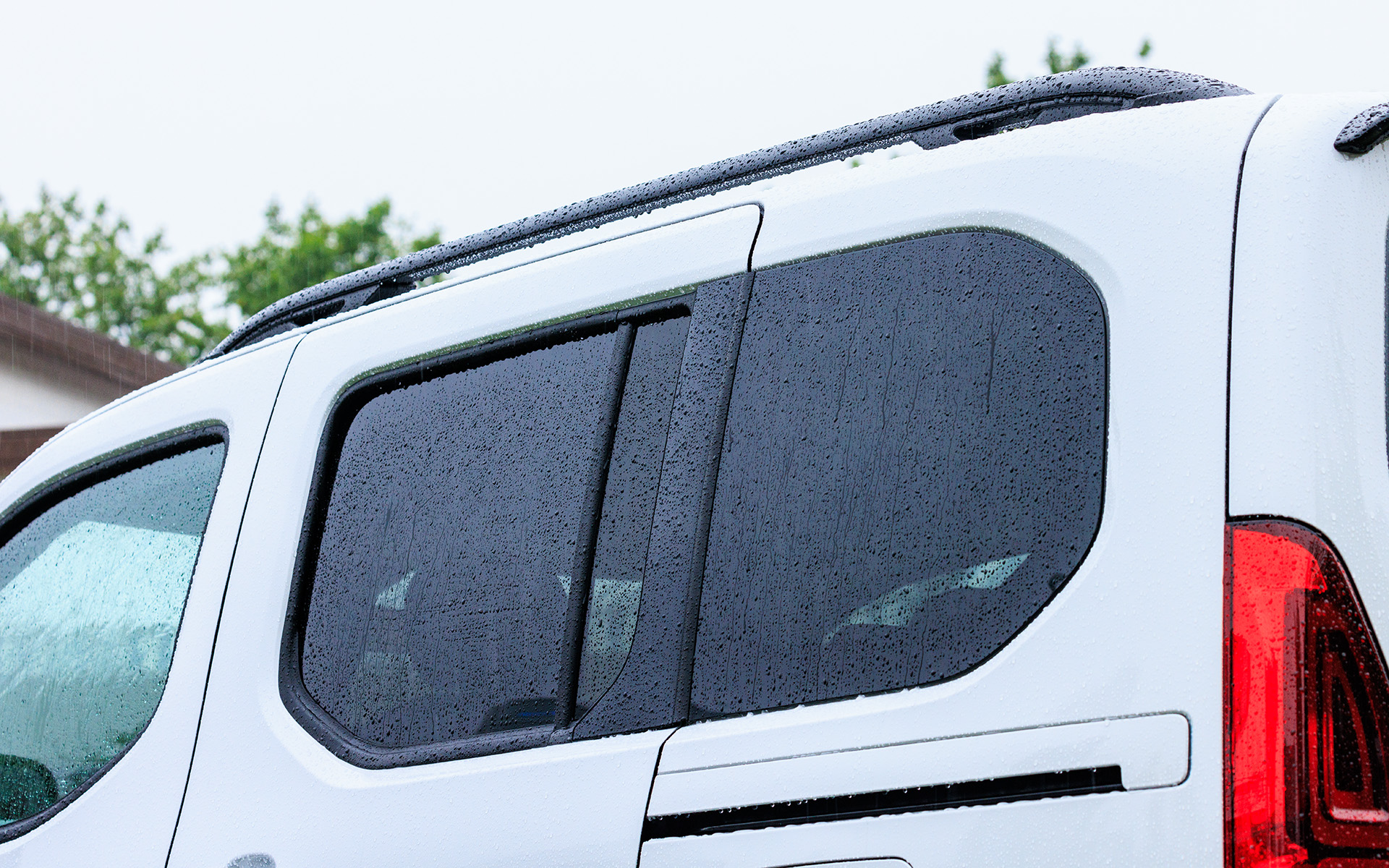 ルーフレールも標準装備される