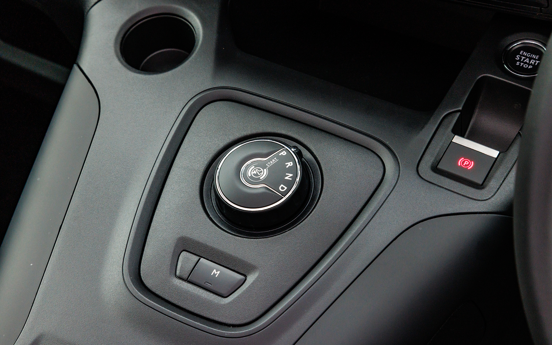 シフトはダイヤル式